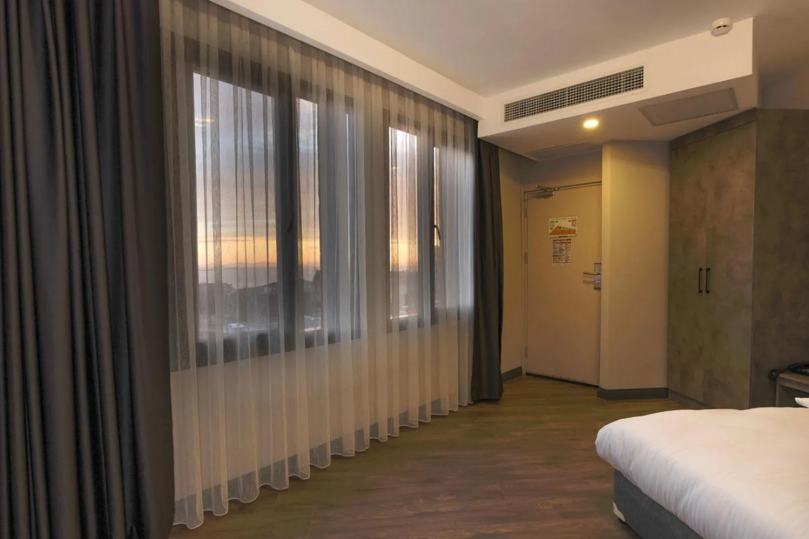 Photo of the whole room in Grand royal hotel