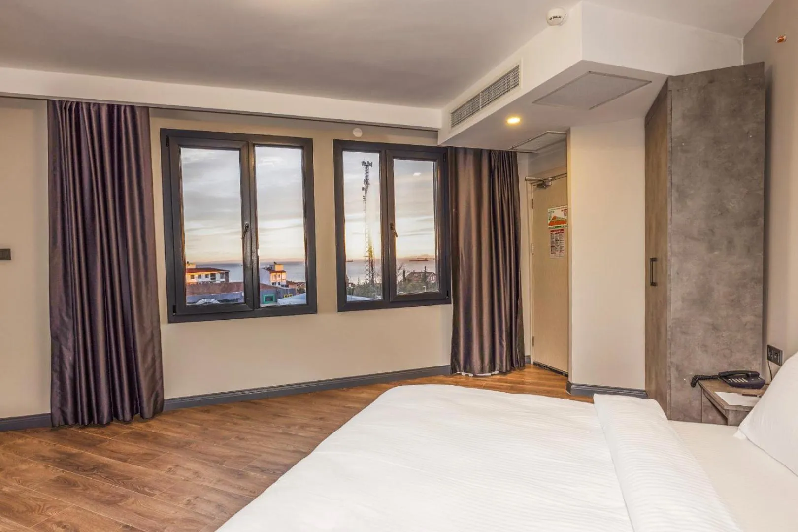 Photo of the whole room in Grand royal hotel