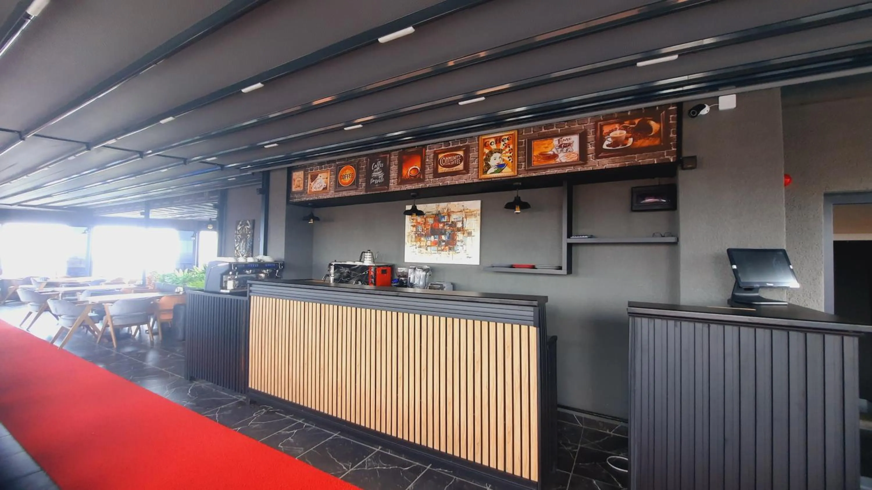 Restaurant/places to eat in Grand royal hotel