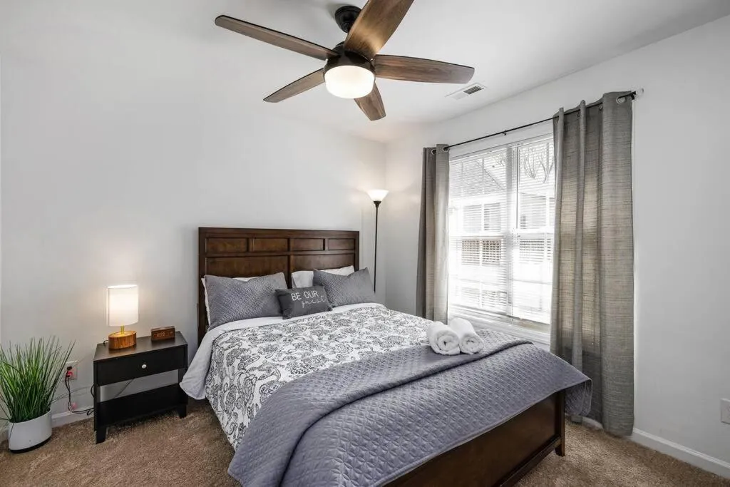 Bed in DT/2 Spacious 3BR Suites/FreeParking/SelfCheckin