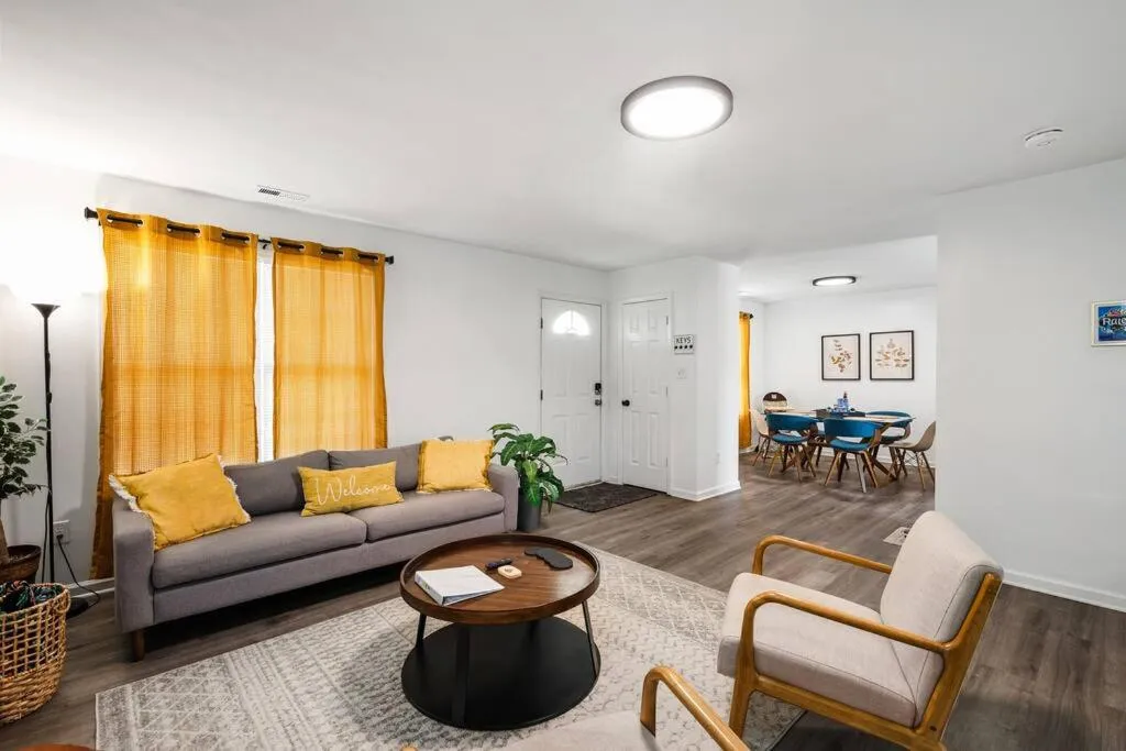 DT/2 Spacious 3BR Suites/FreeParking/SelfCheckin