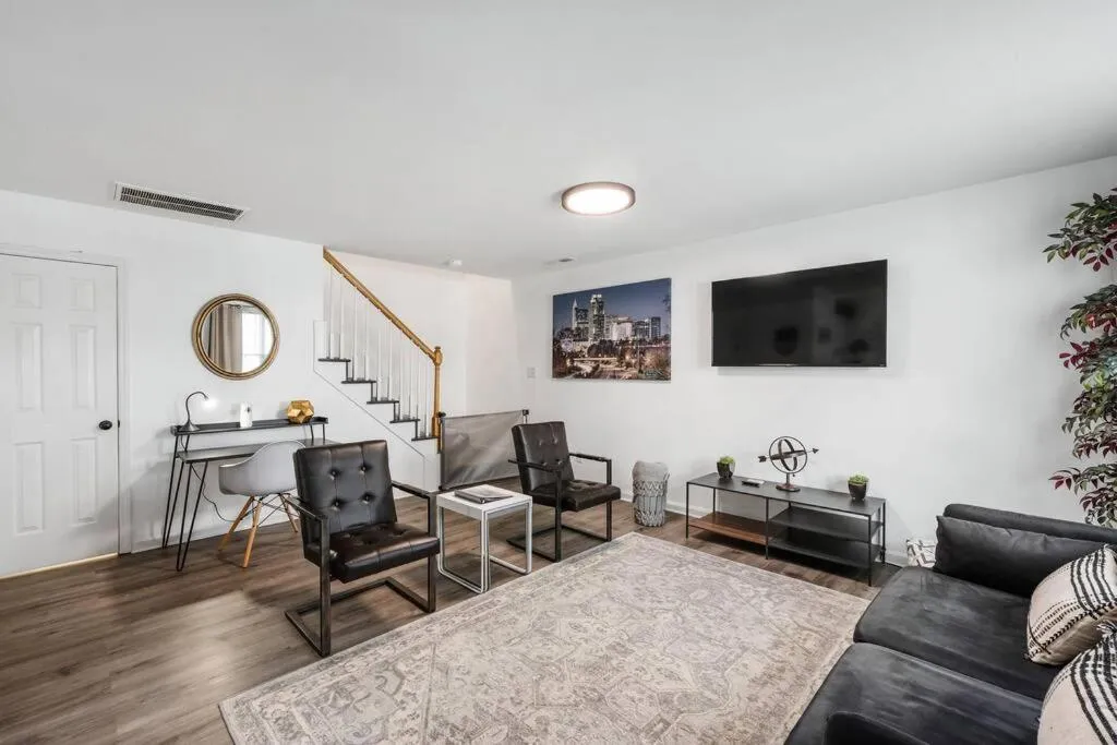 DT/2 Spacious 3BR Suites/FreeParking/SelfCheckin