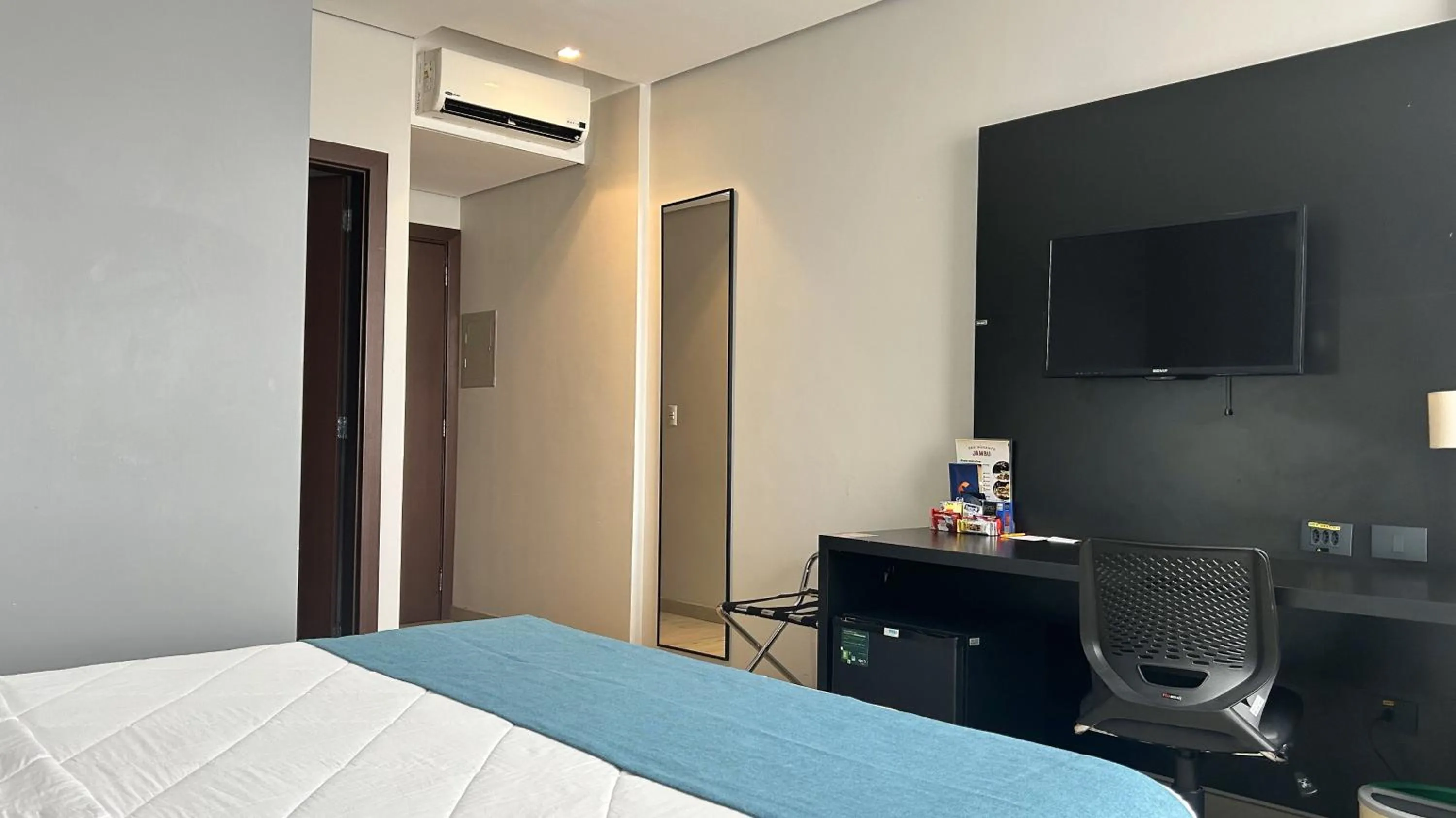 TV and multimedia, Bed in Comfort Hotel & Suítes Rondonópolis