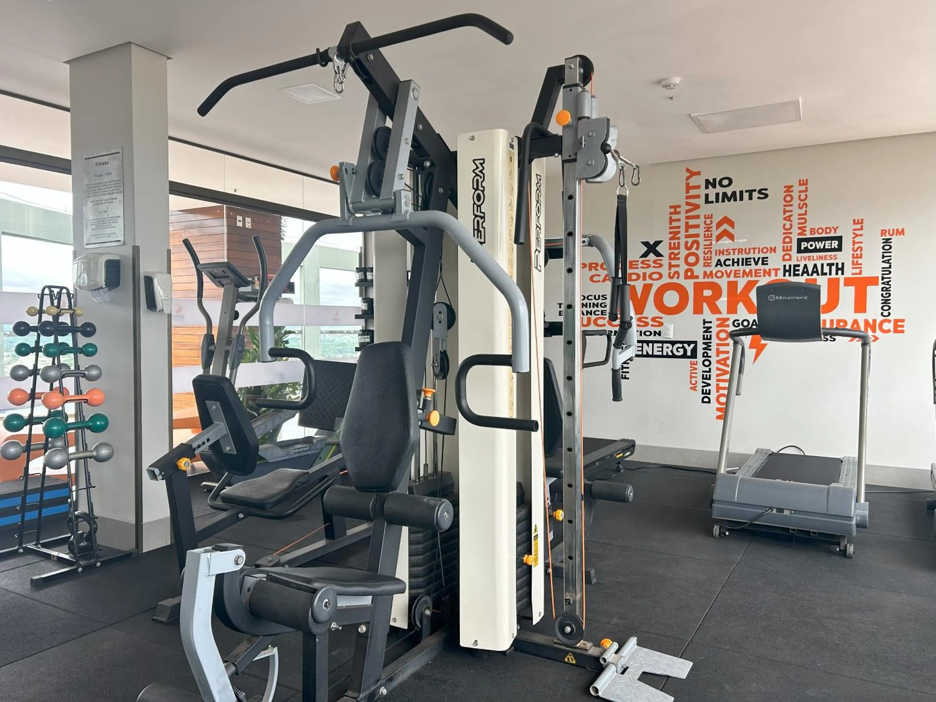 Fitness centre/facilities in Comfort Hotel & Suítes Rondonópolis