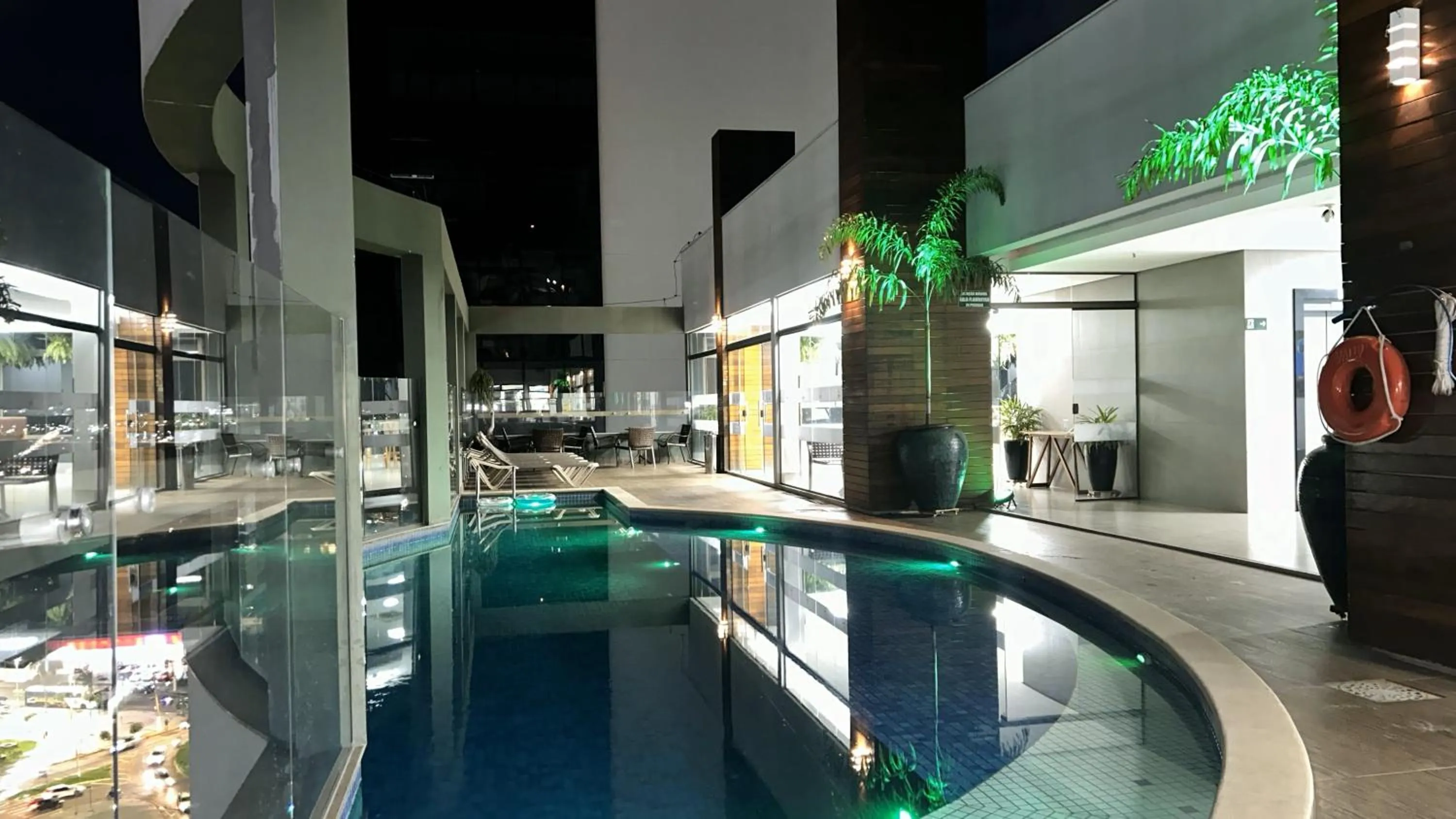 Swimming pool in Comfort Hotel & Suítes Rondonópolis