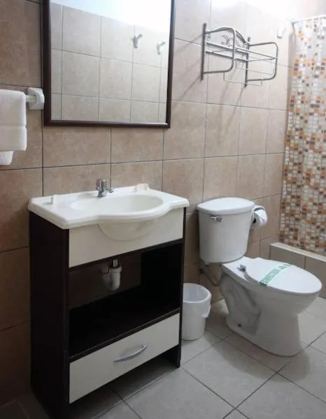 Shower in Hotel El Huacachinero- Hotel Familiar