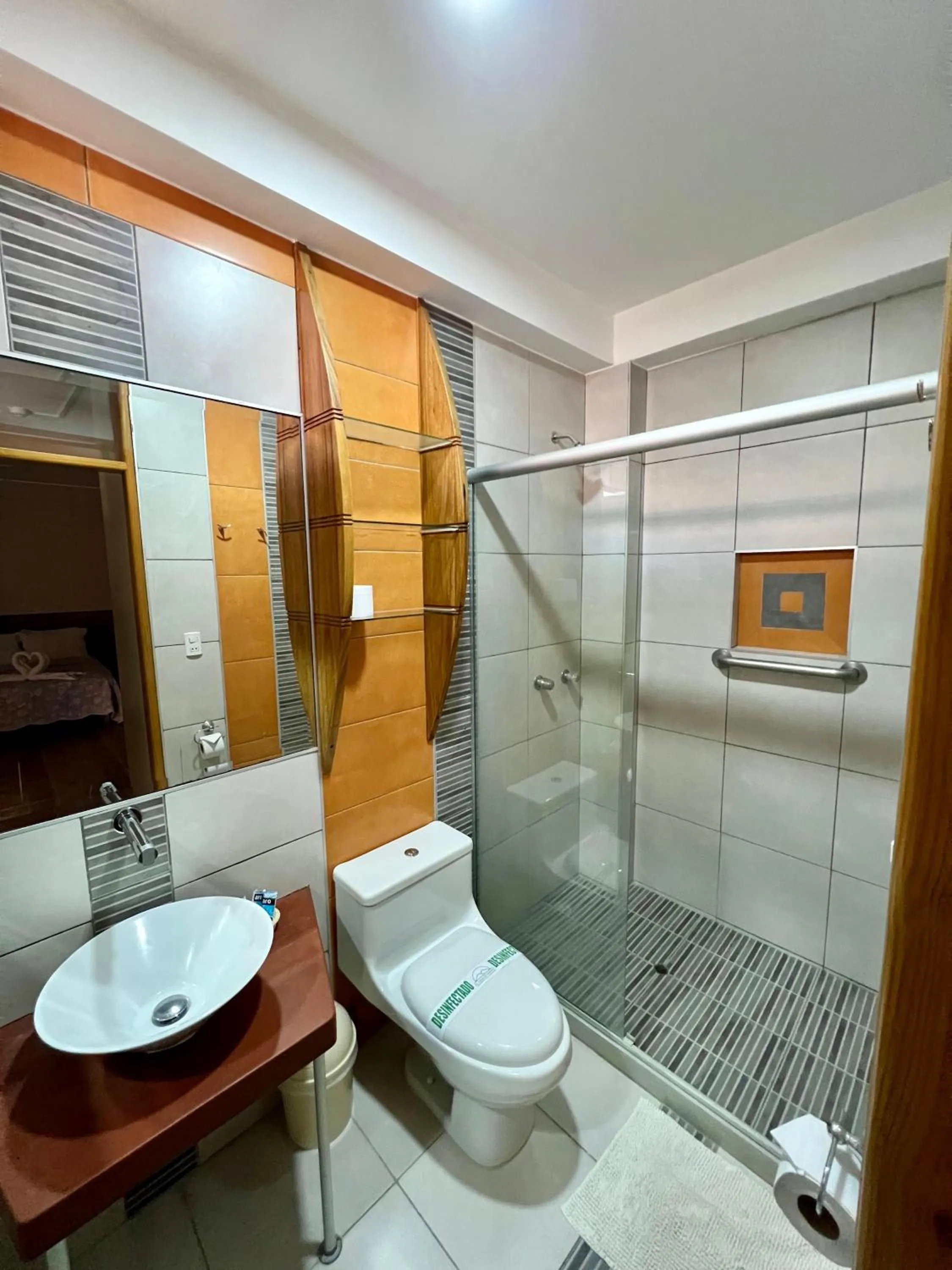 Shower in Hotel El Huacachinero- Hotel Familiar