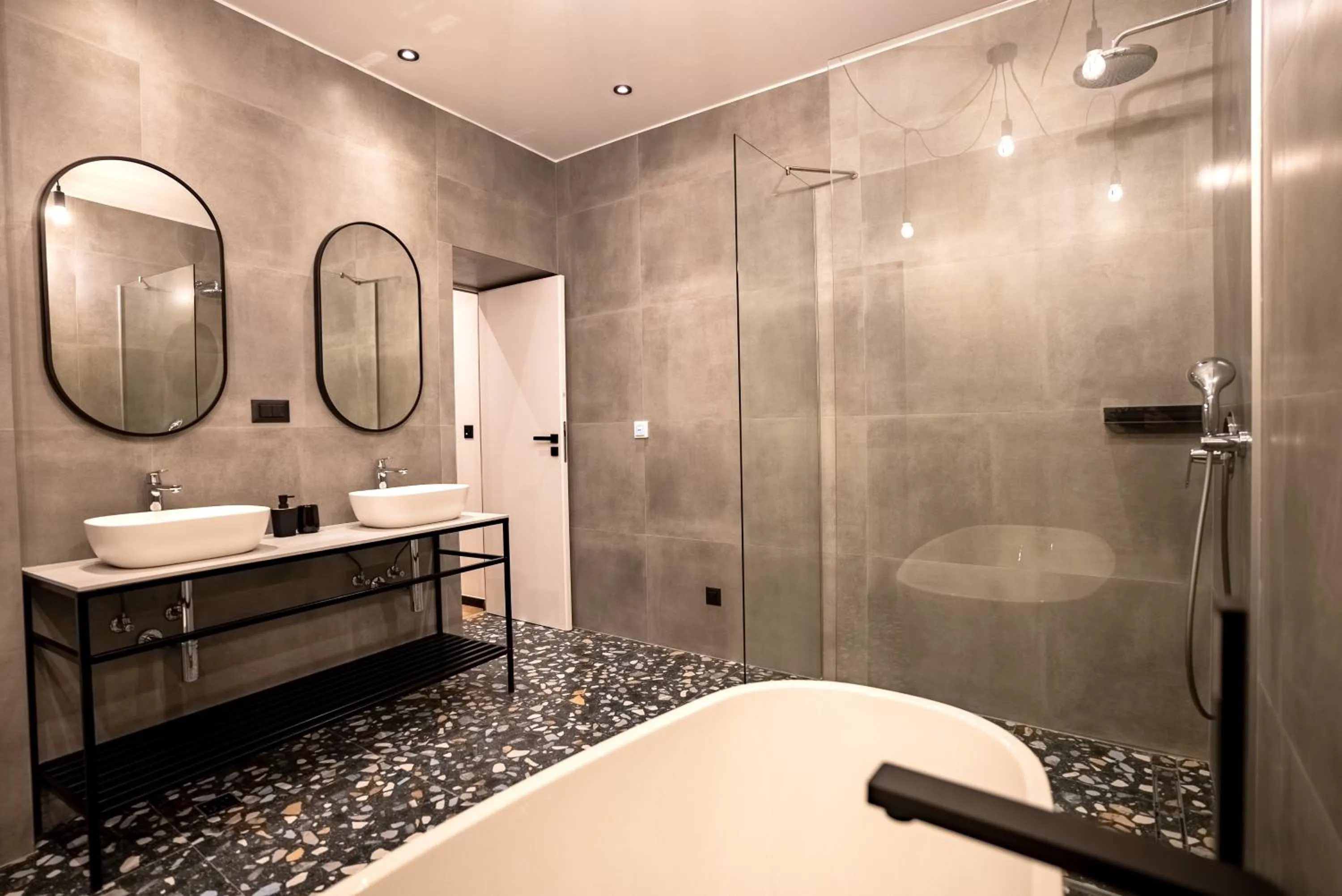 Shower in City Premium Heritage