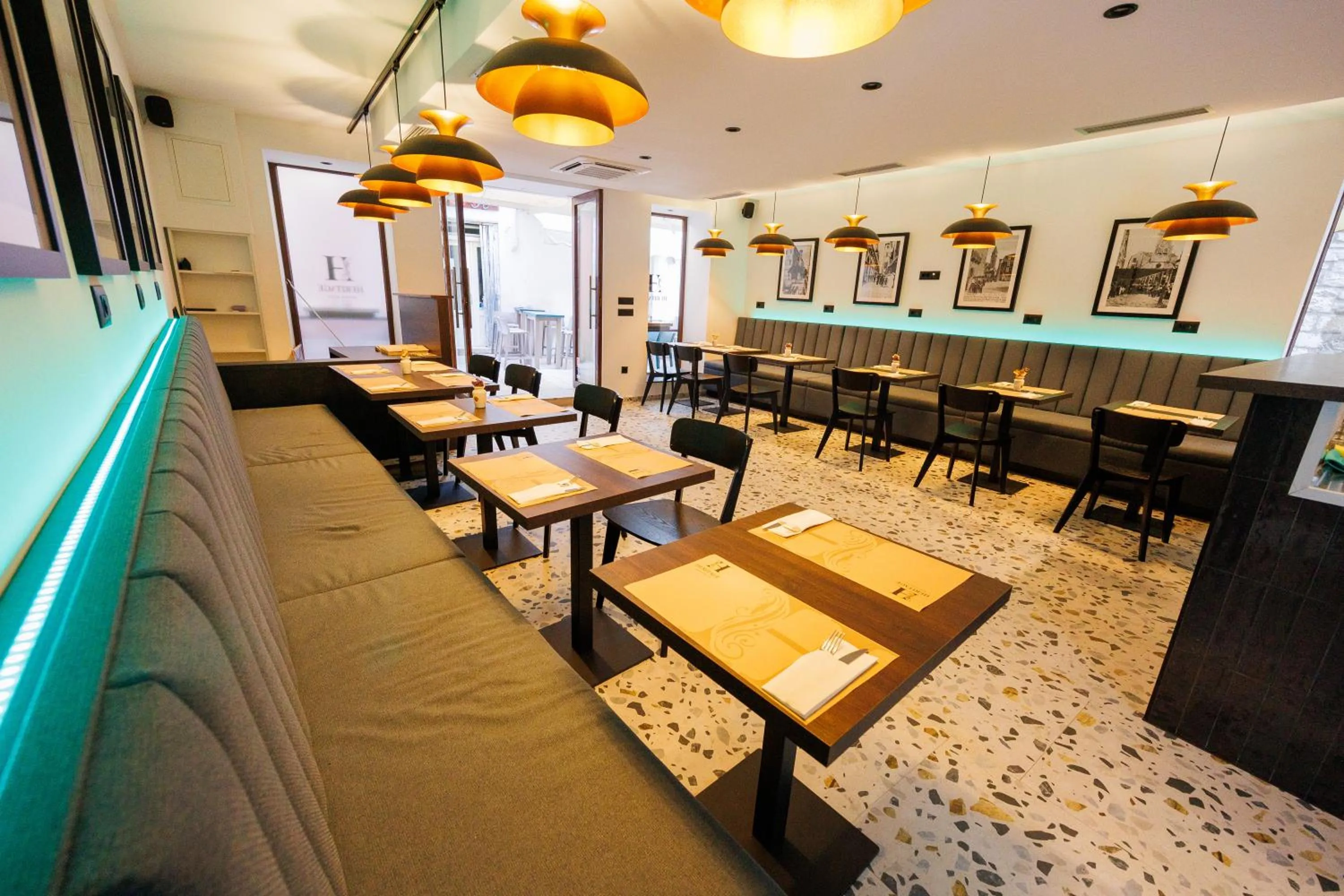 Restaurant/places to eat in City Premium Heritage