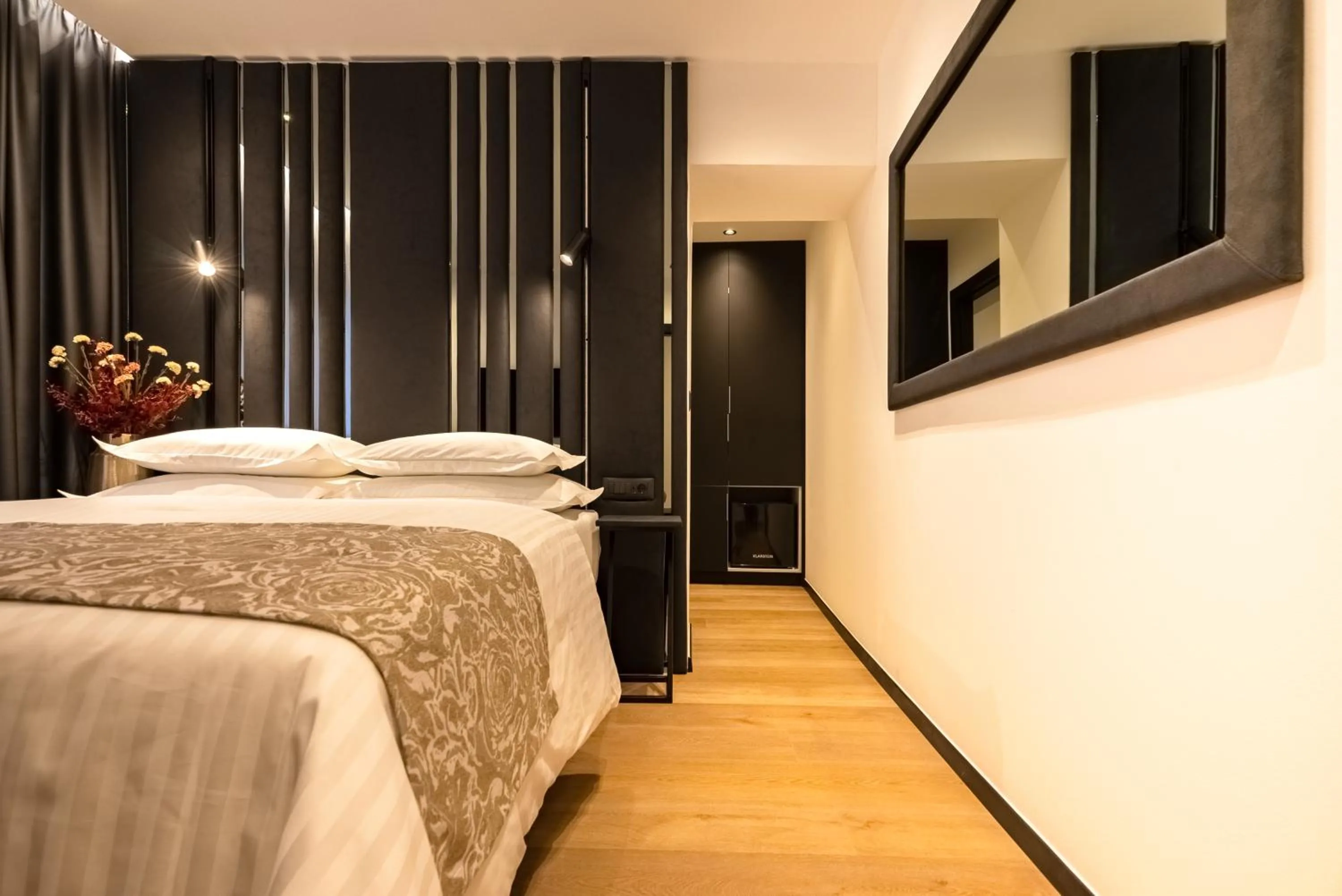 Bed in City Premium Heritage