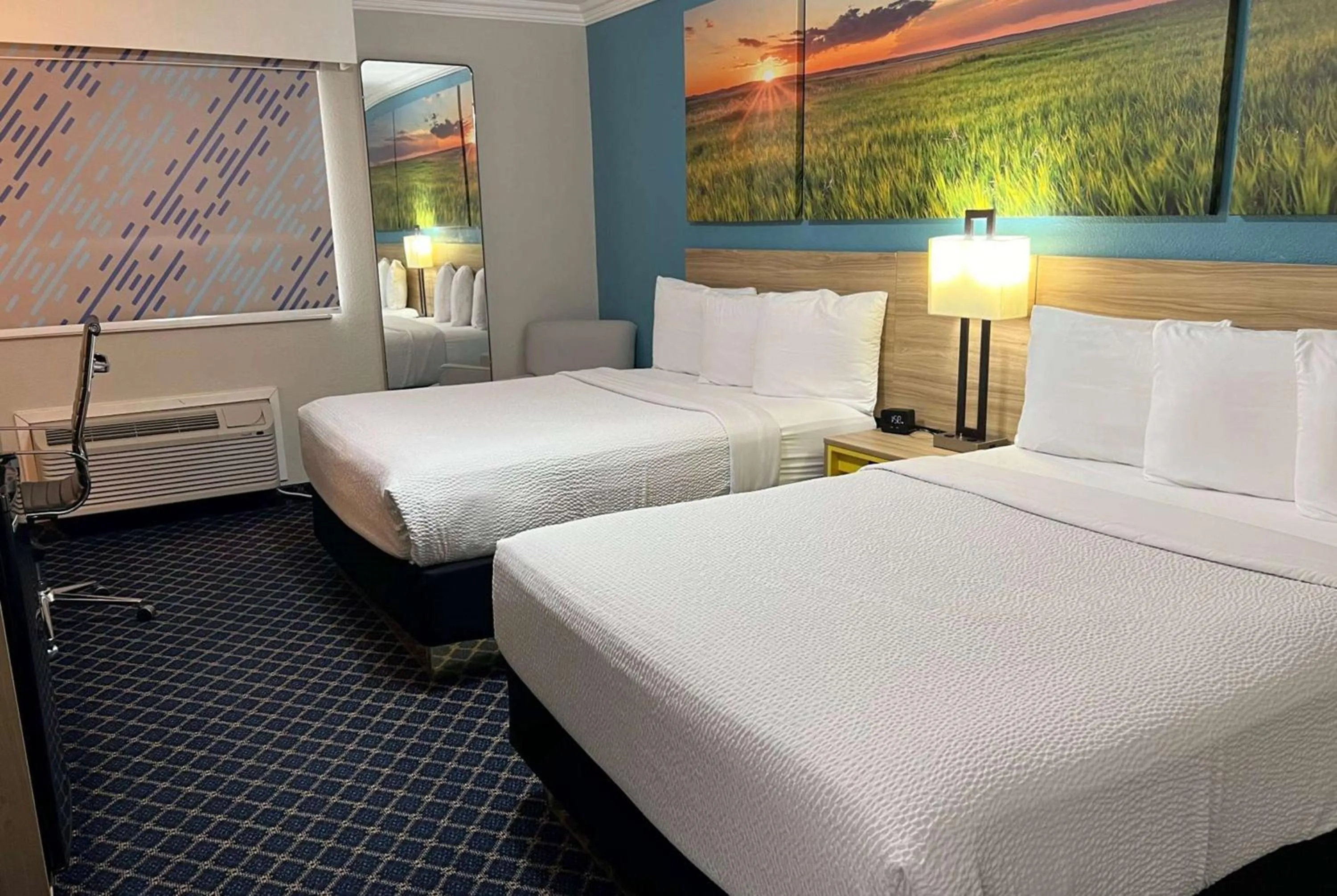 Photo of the whole room, Bed in Days Inn by Wyndham Dalhart