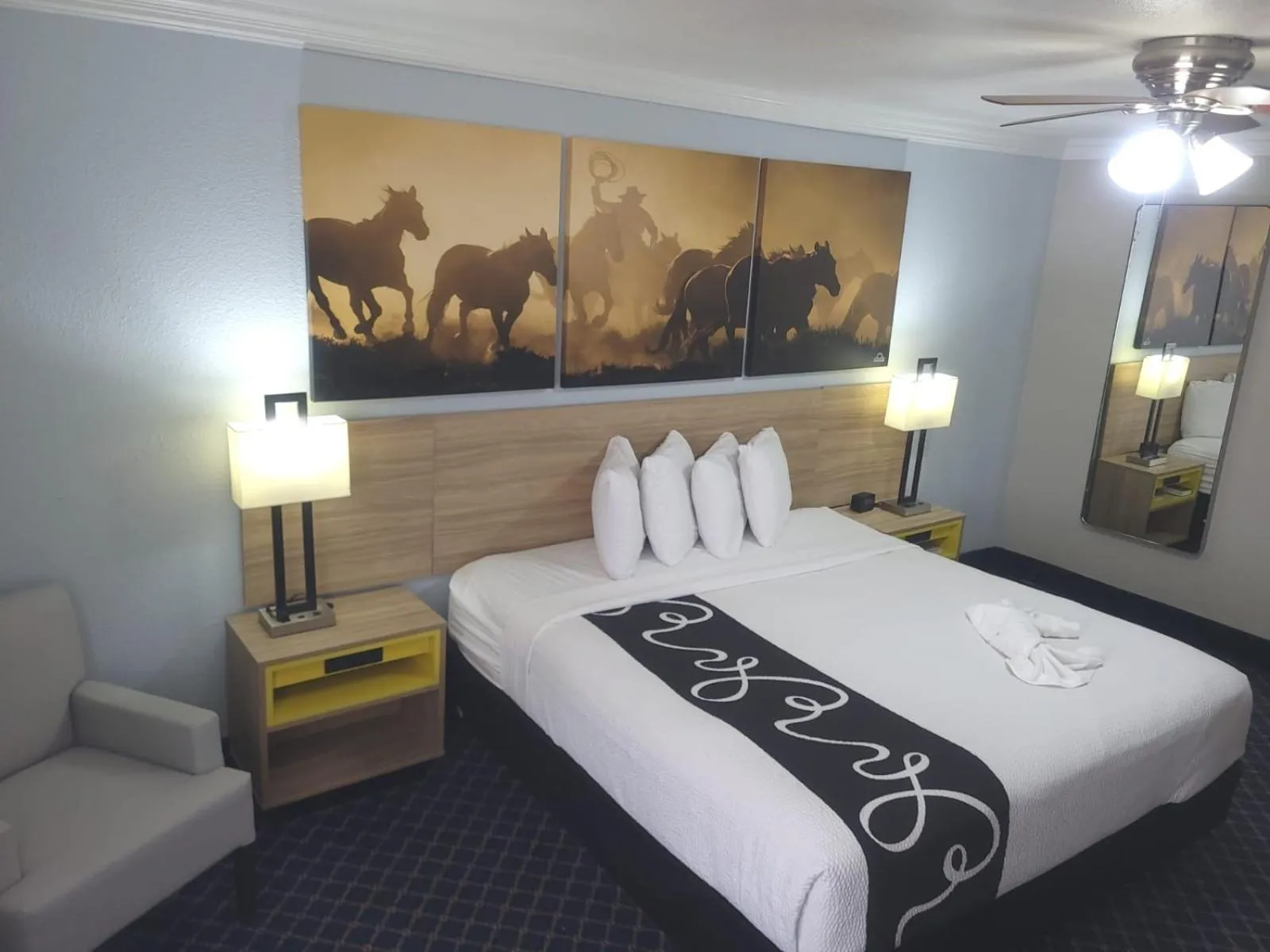 Bed in Days Inn by Wyndham Dalhart