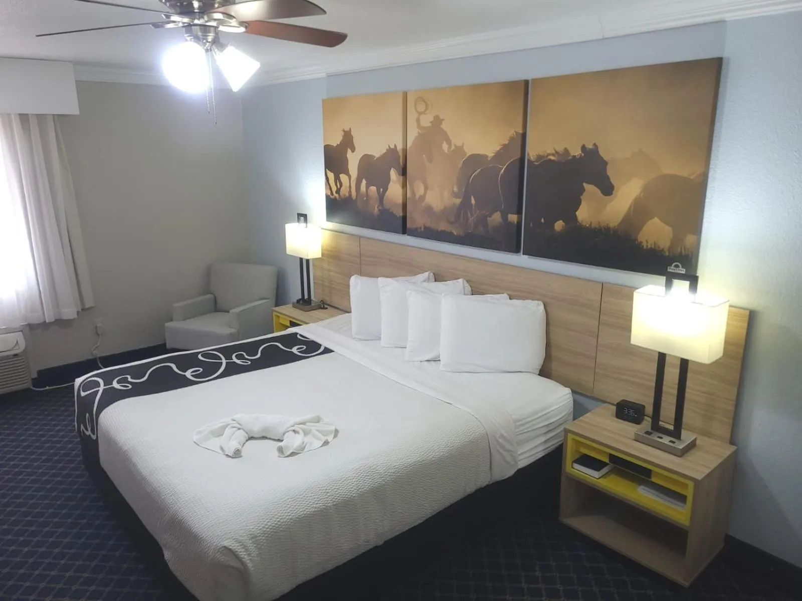 Bed in Days Inn by Wyndham Dalhart
