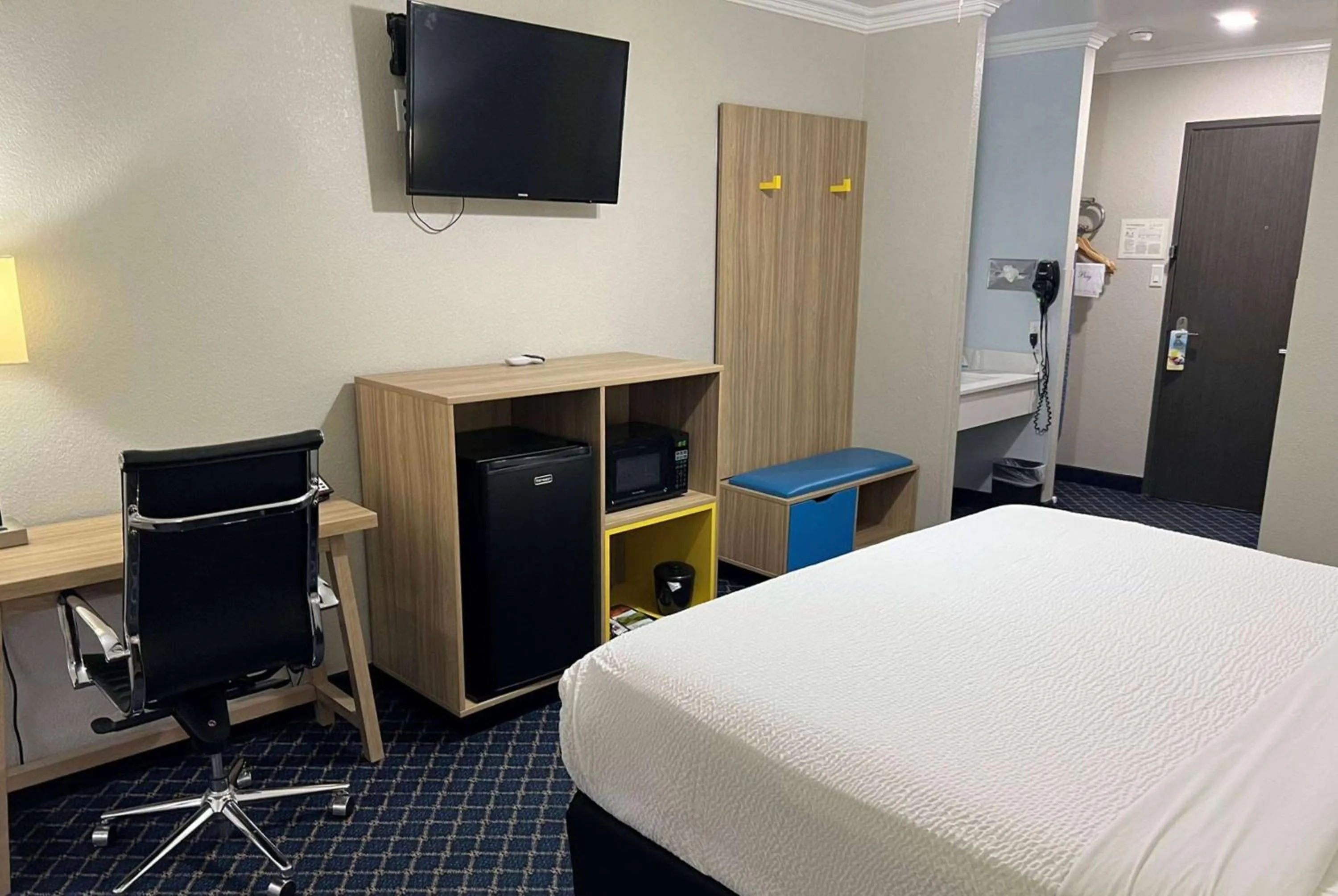 Photo of the whole room, Bed in Days Inn by Wyndham Dalhart