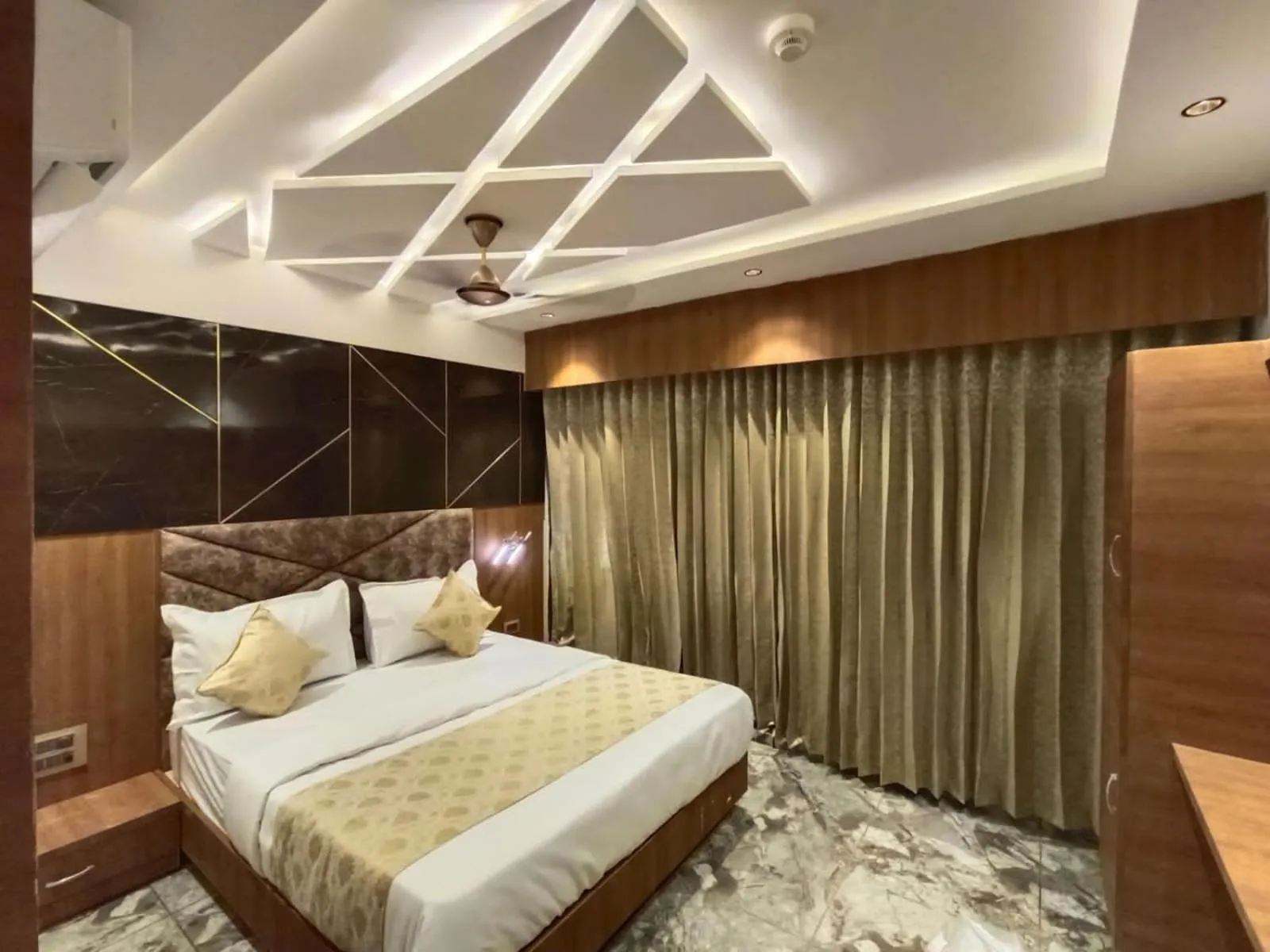 Bed in Hotel Prime Villa Gurukul