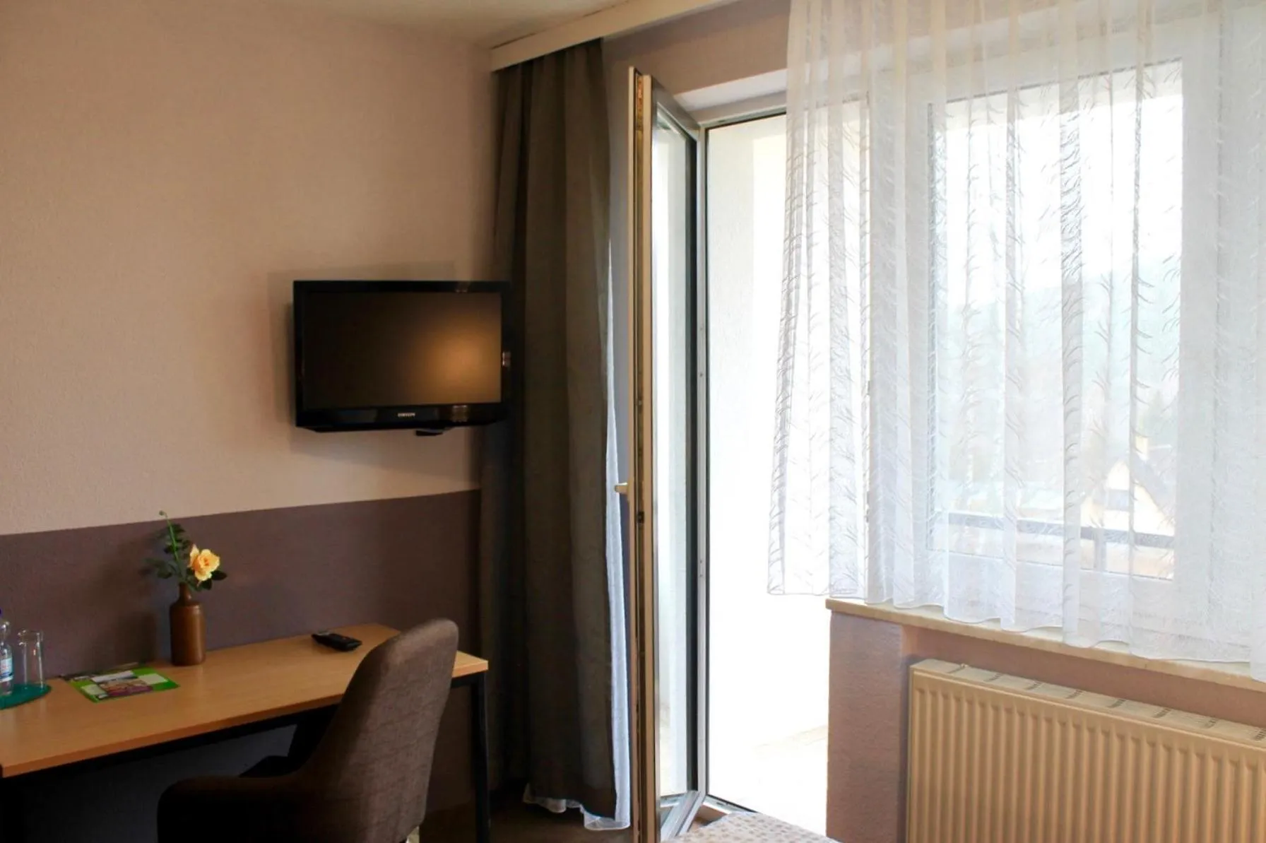 Photo of the whole room in Hotel Carolaruh