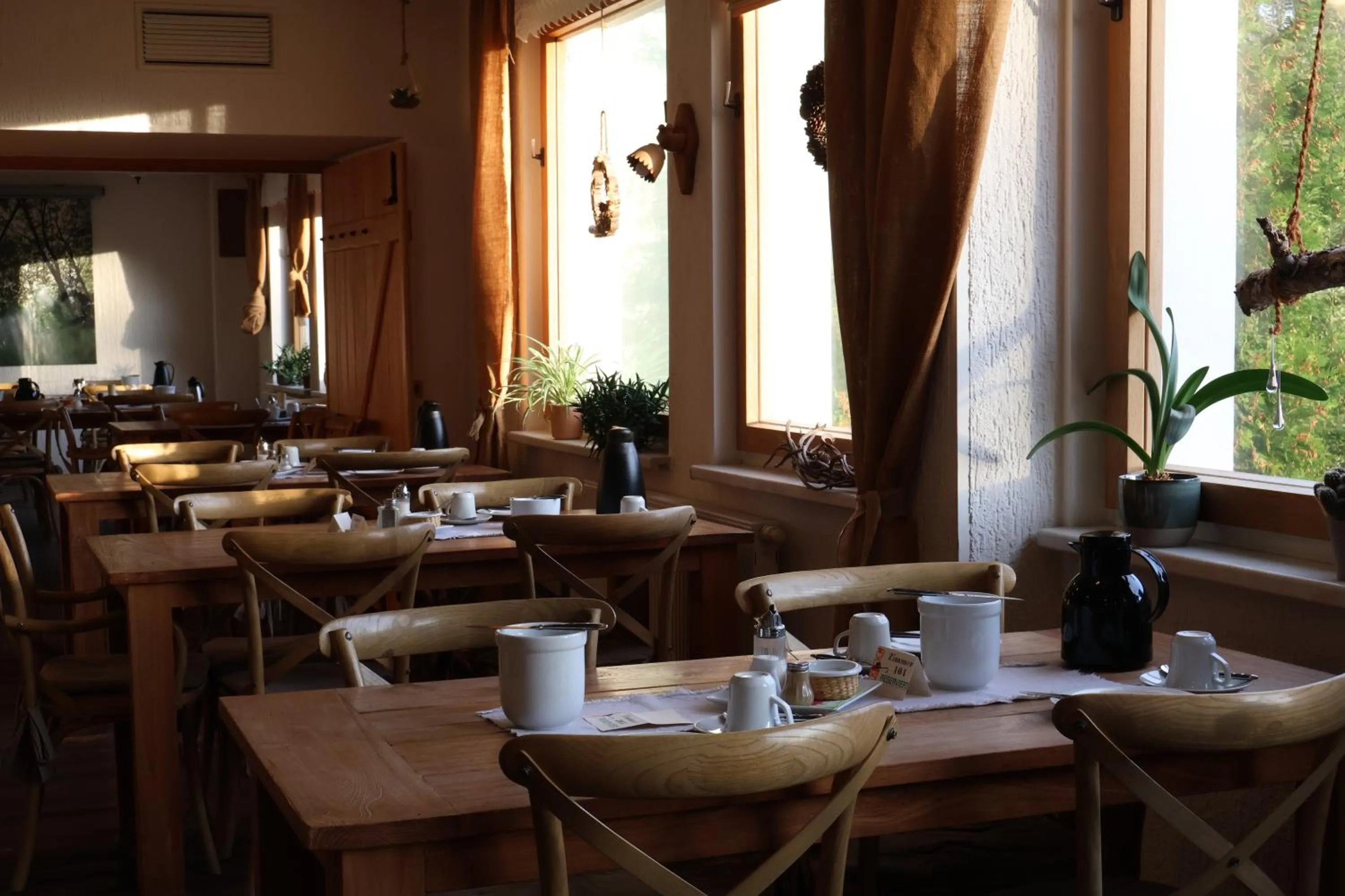 Restaurant/places to eat in Hotel Carolaruh