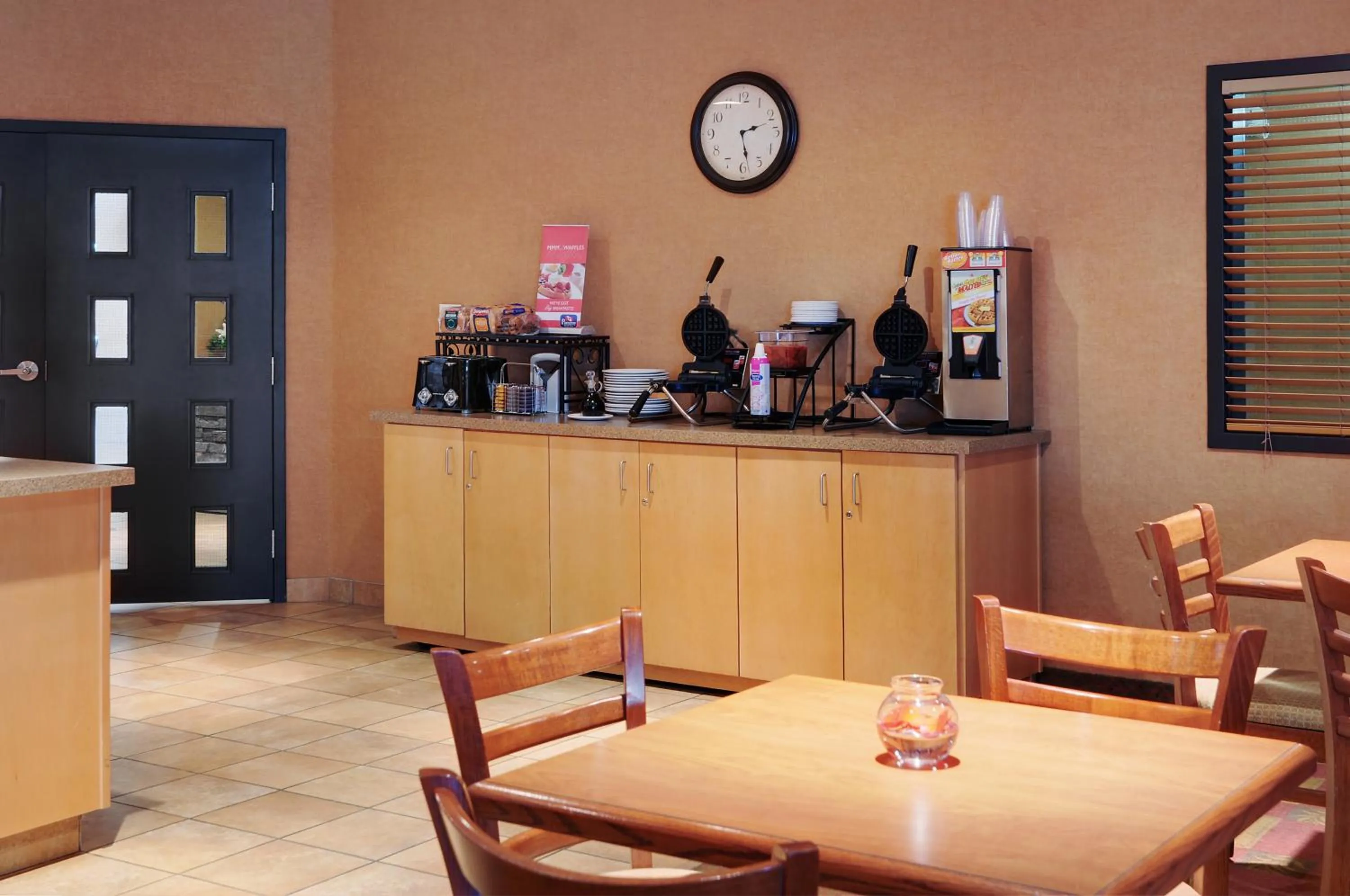 Restaurant/places to eat in Pomeroy Inn and Suites Dawson Creek