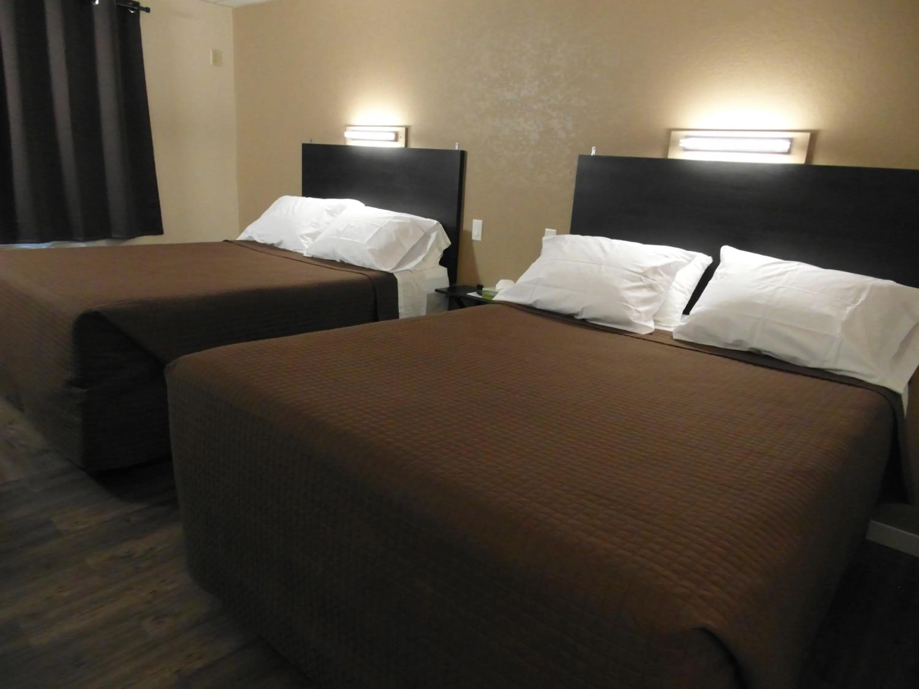 Bed in West View Motel