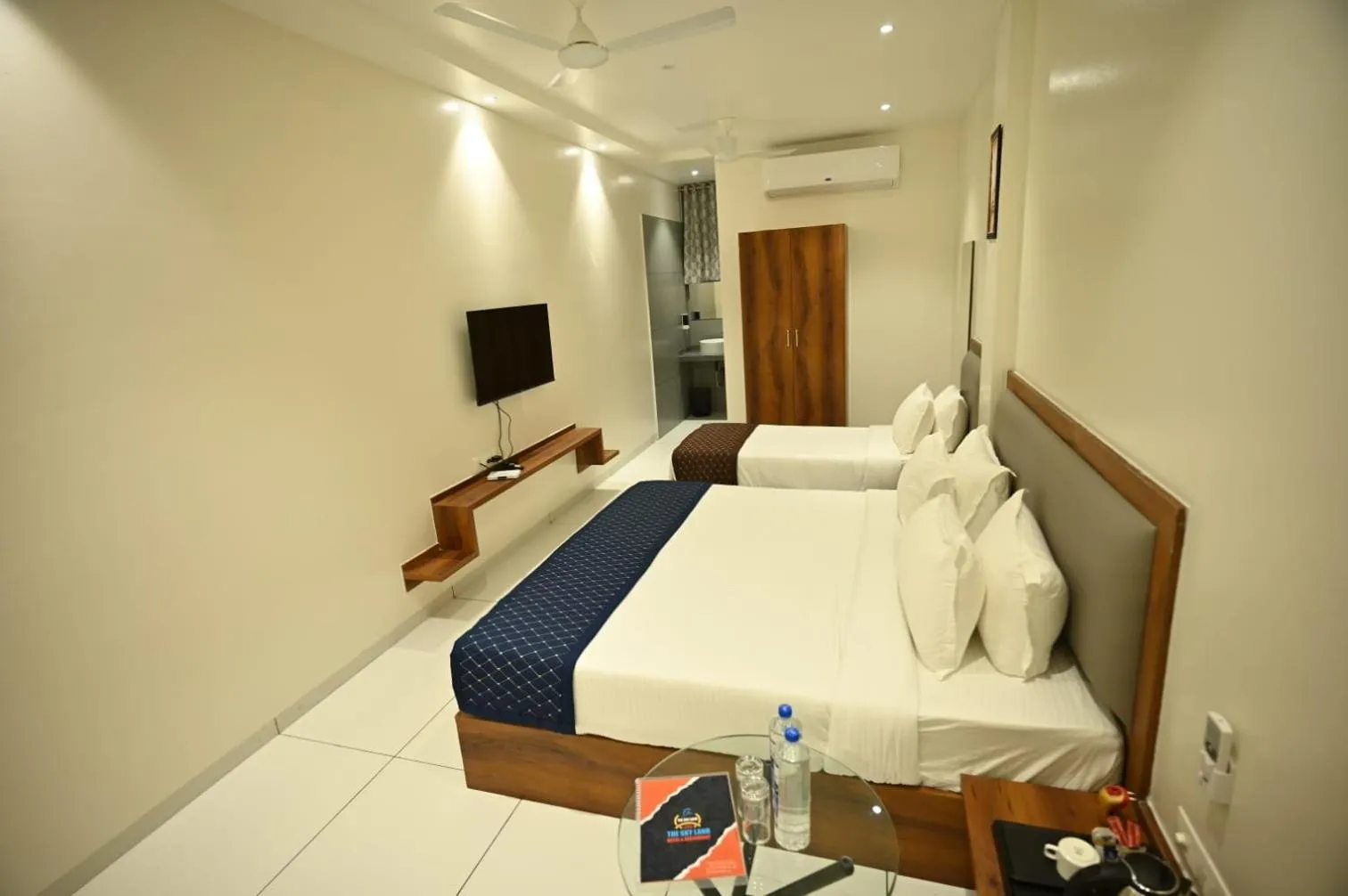 Bedroom, Bed in The Sky Land Hotel & Restaurant