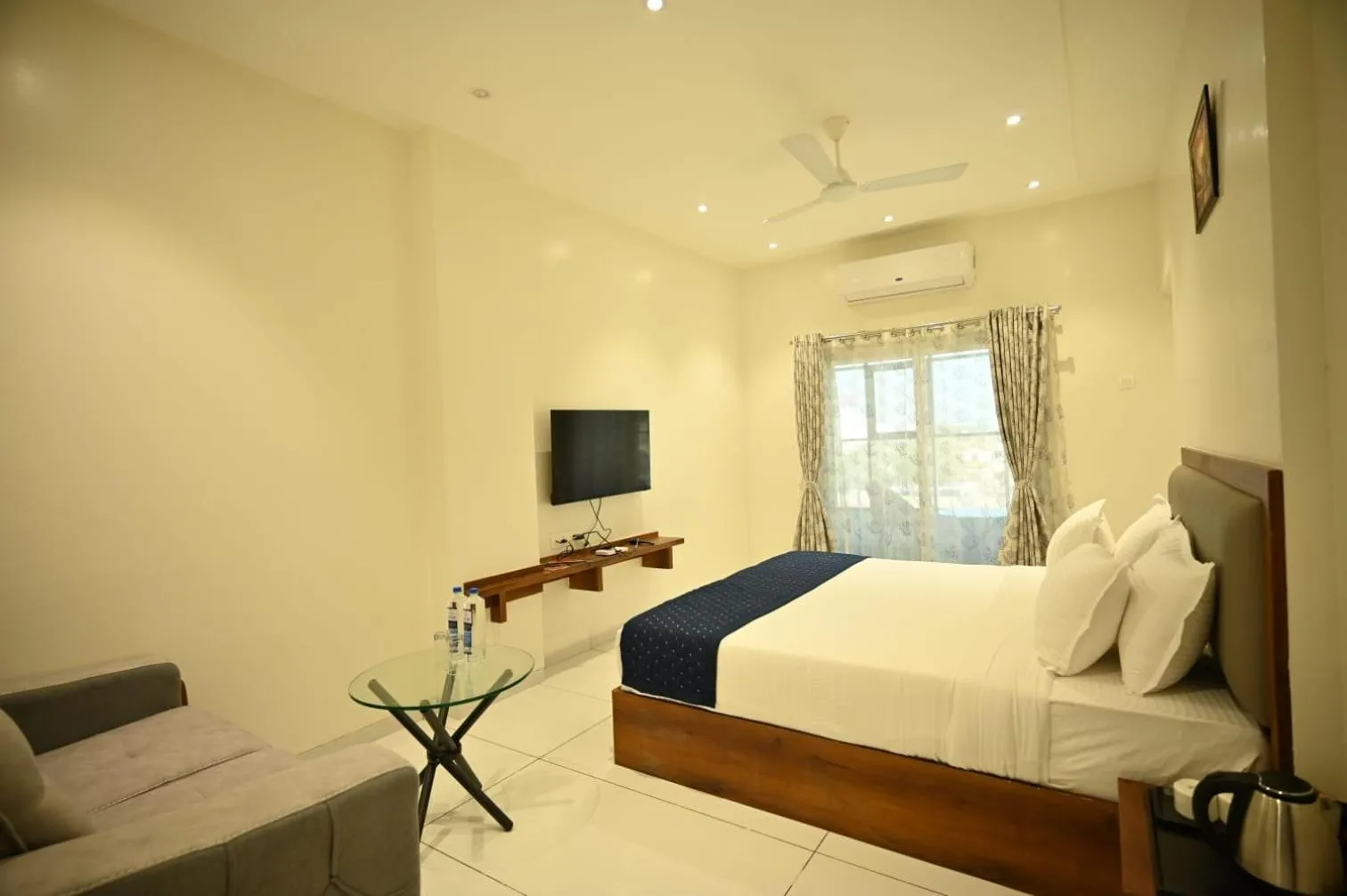 air conditioner, Bed in The Sky Land Hotel & Restaurant