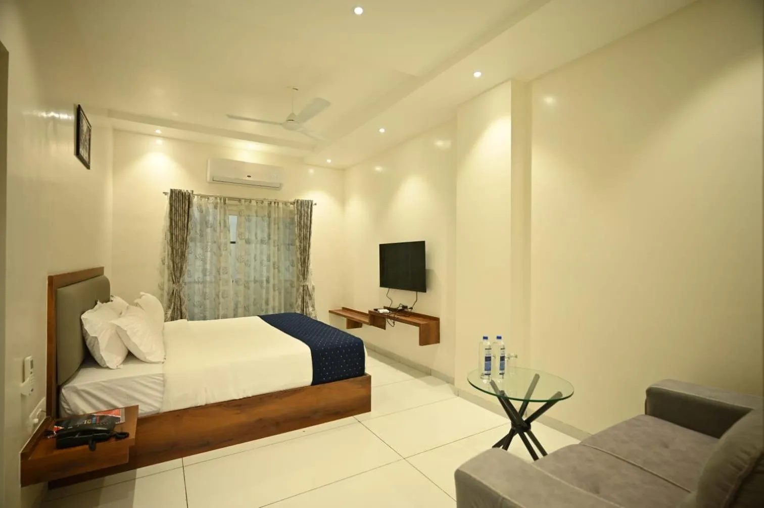 Bed in The Sky Land Hotel & Restaurant