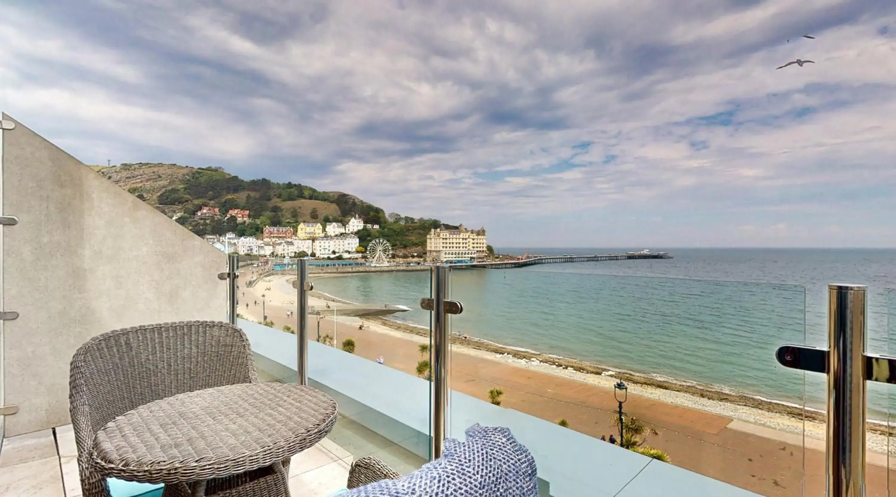 Superior Sea View in St George's Hotel - Llandudno Superior Sea View in St George's Hotel - Llandudno