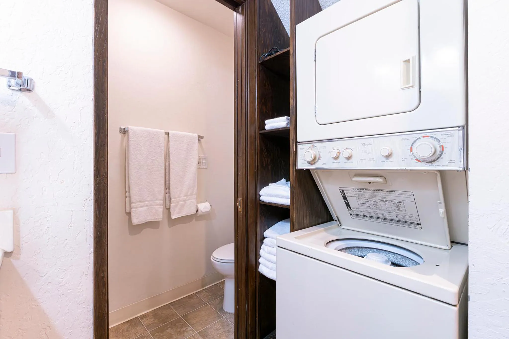 washing machine in Club Tahoe Resort