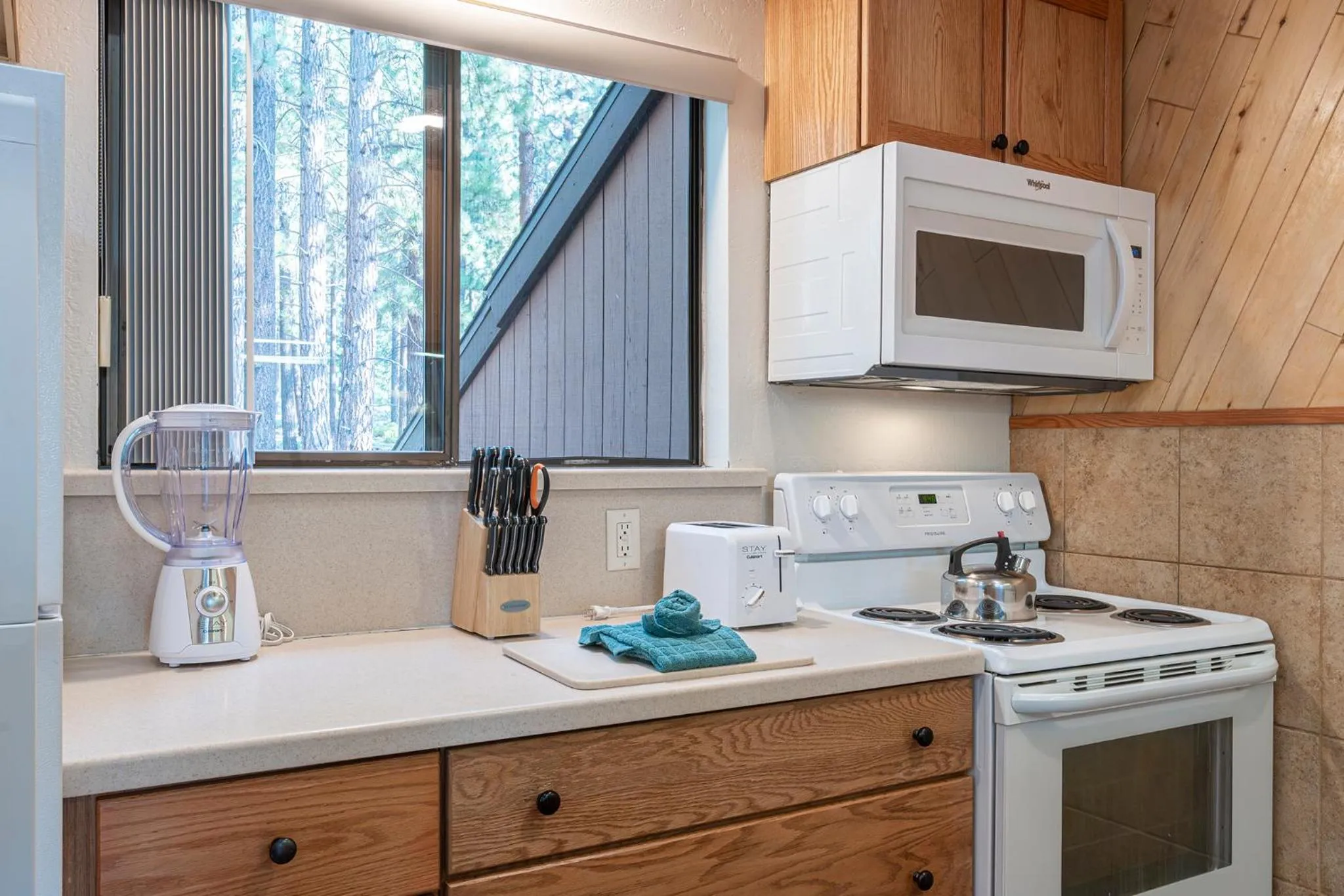 kitchen in Club Tahoe Resort