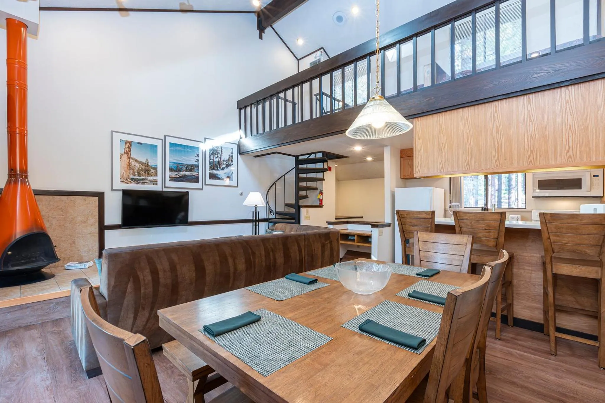 Dining area in Club Tahoe Resort