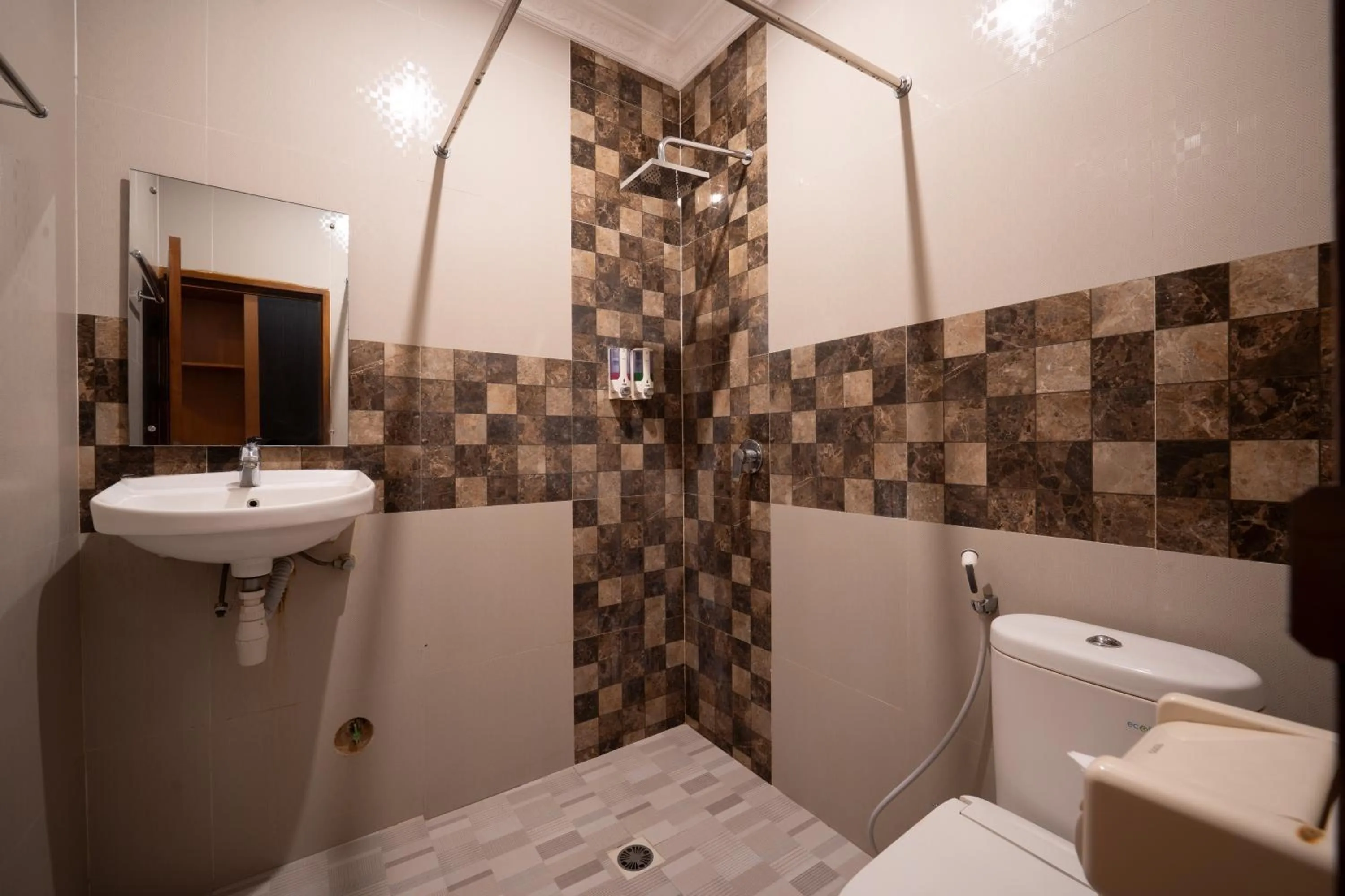 Shower in Wana Kubu Homestay