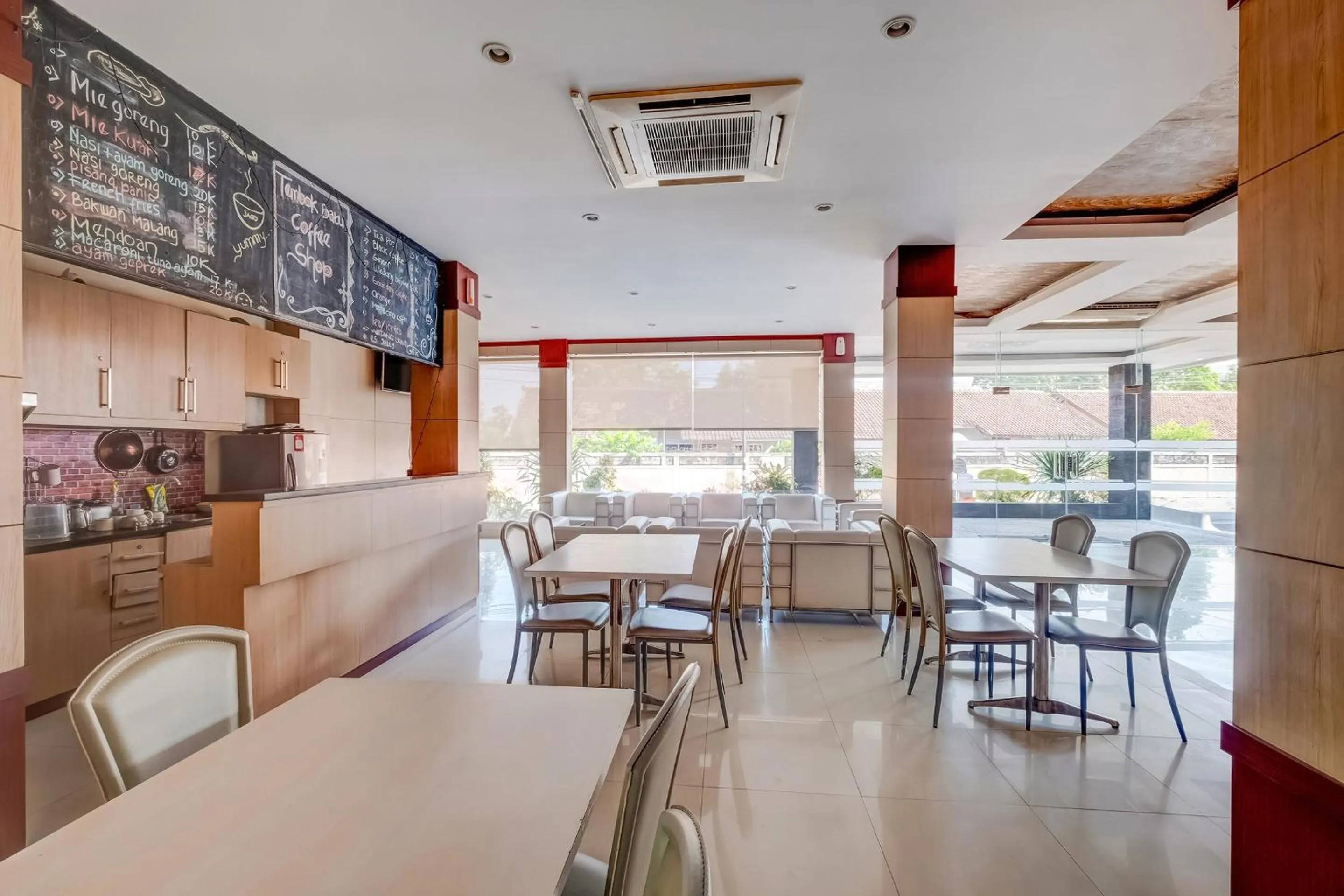 Lobby or reception in OYO Flagship Tembok Batu Residence