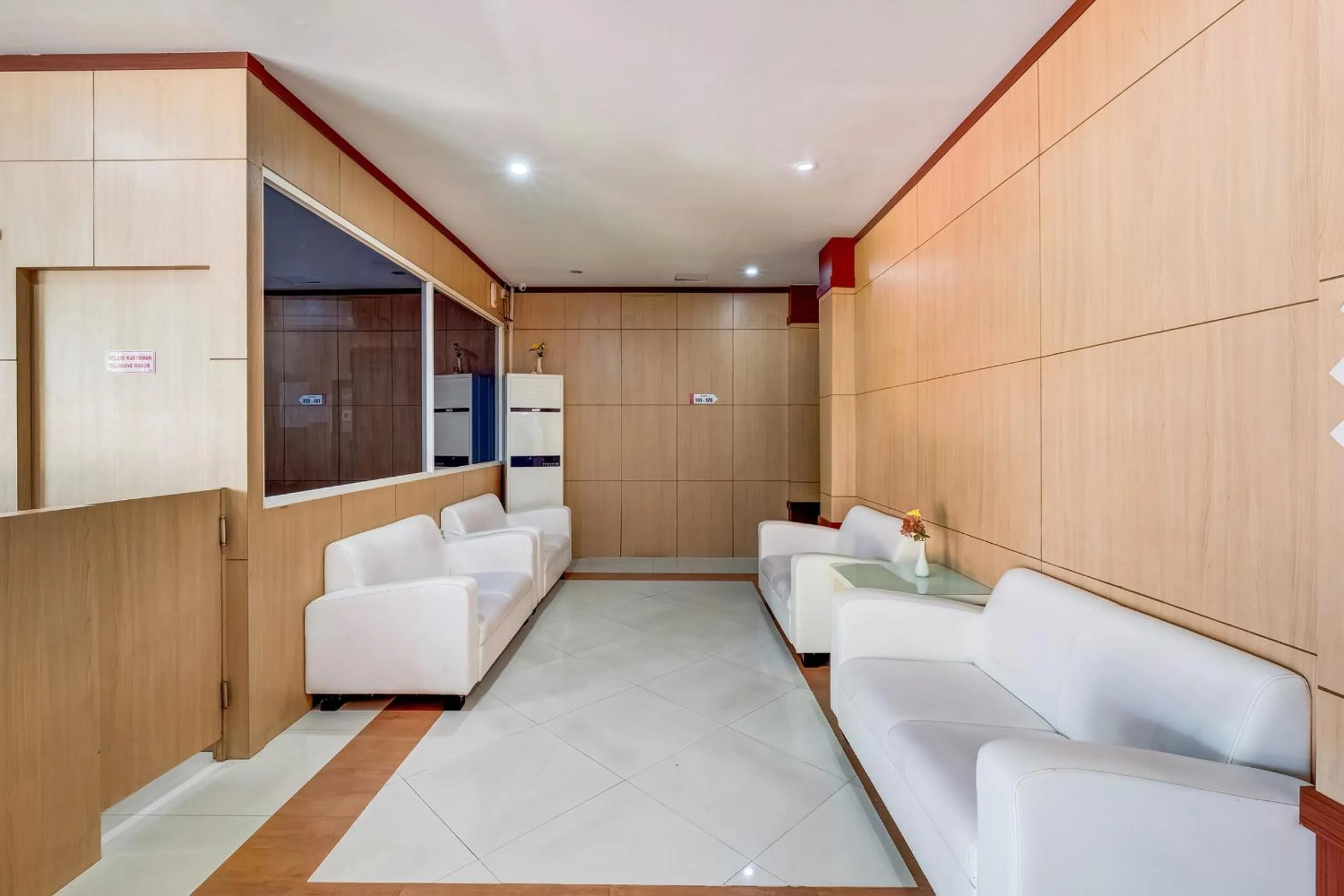 Lobby or reception in OYO Flagship Tembok Batu Residence