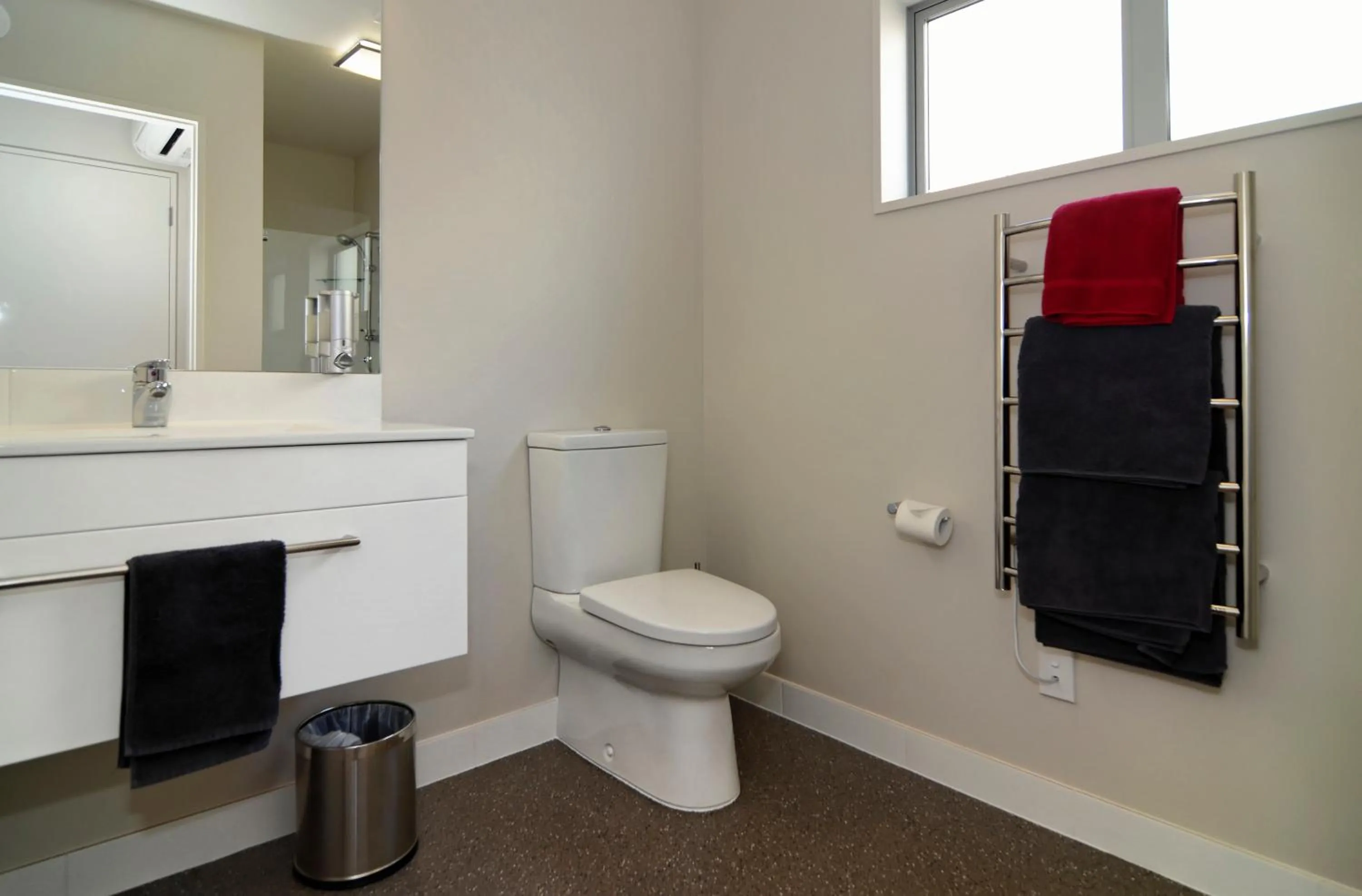 Bathroom in Lincoln Motel