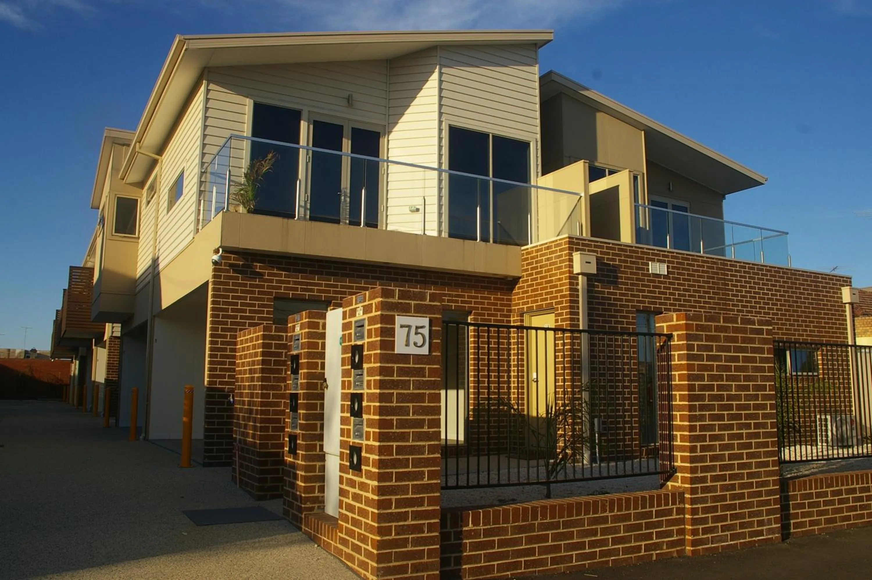 Facade/entrance in McKillop Geelong by Gold Star Stays