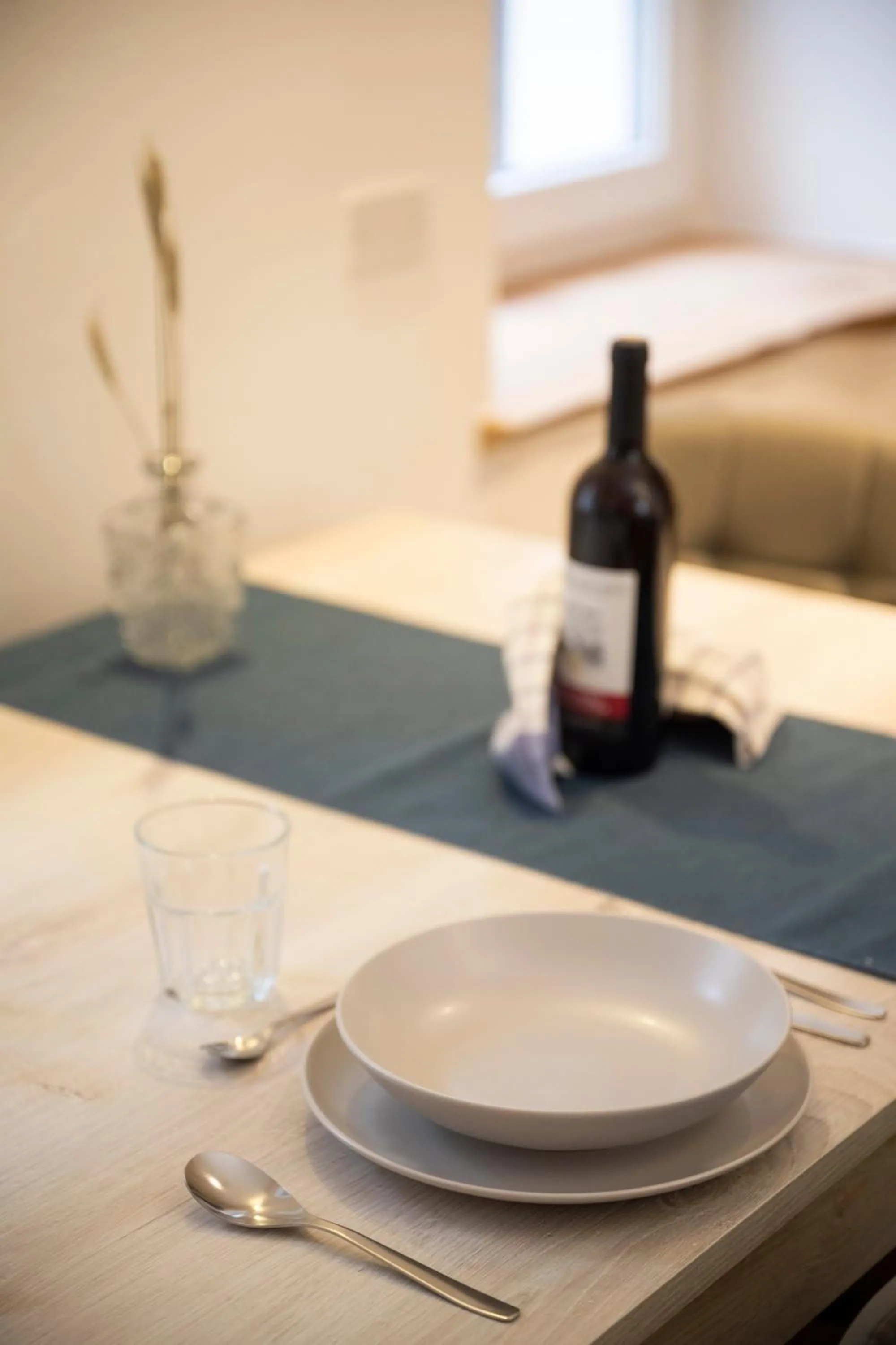 Kitchen or kitchenette, Bed in SnowLake Suite & Apartment