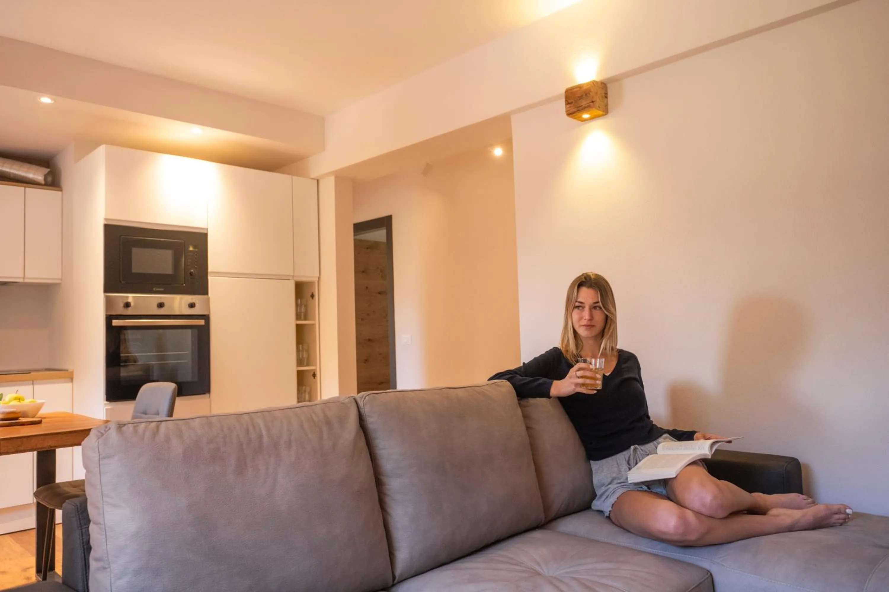 Living room in SnowLake Suite & Apartment