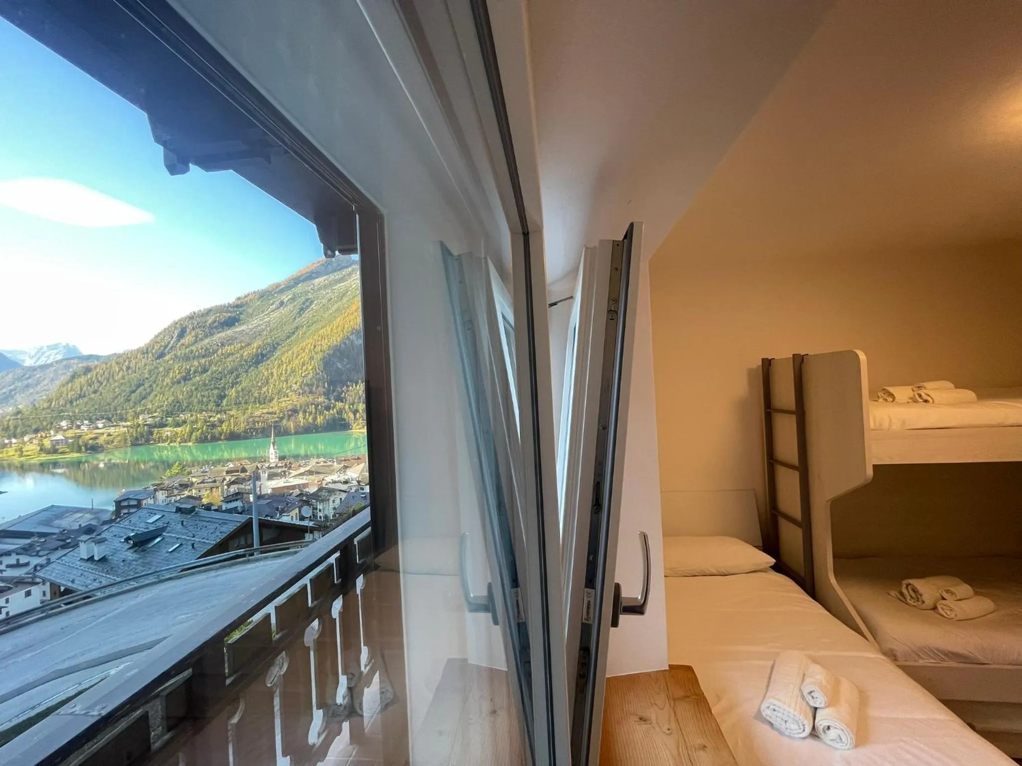 Bedroom, Bed in SnowLake Suite & Apartment