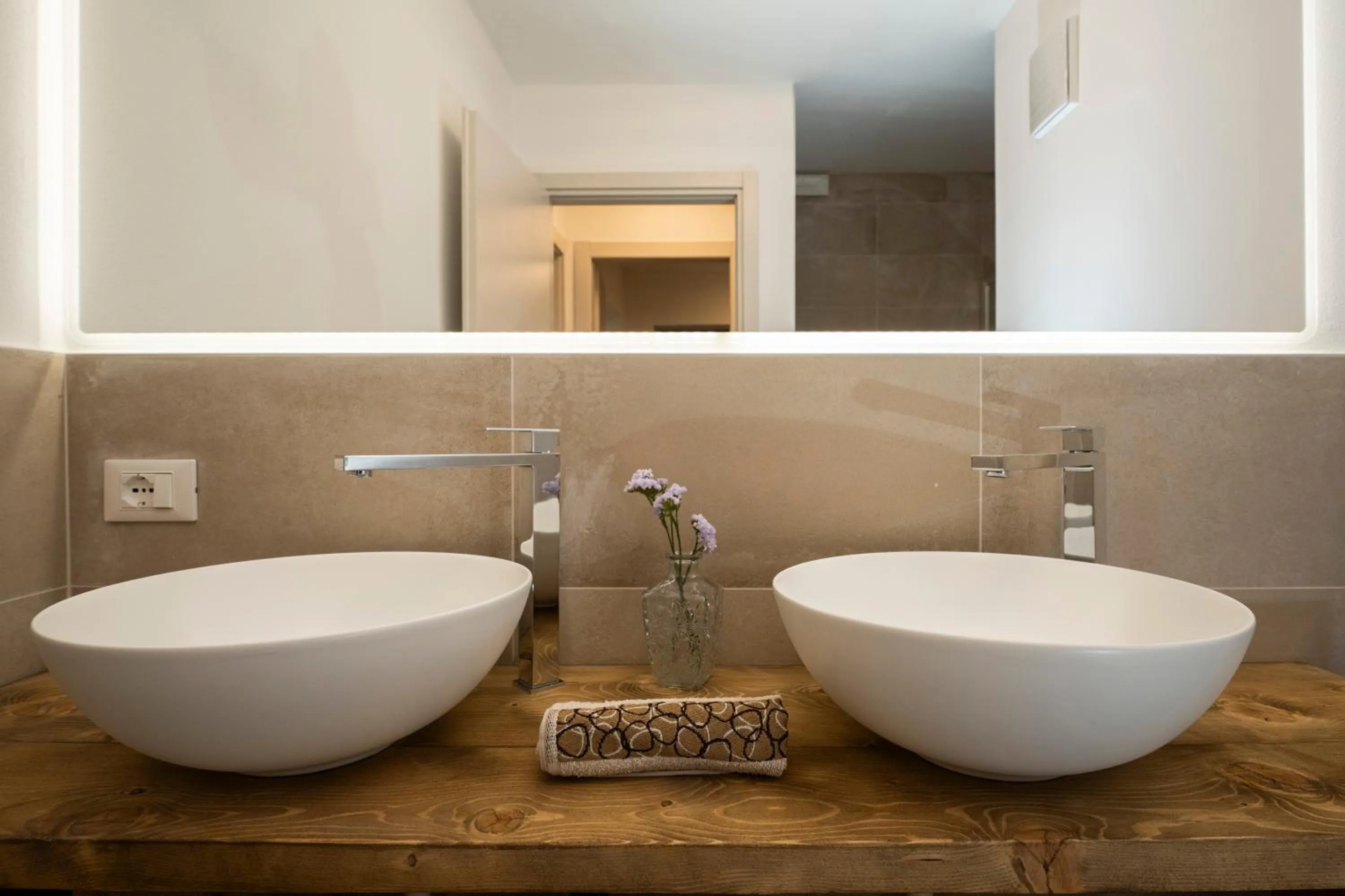 Bathroom in SnowLake Suite & Apartment