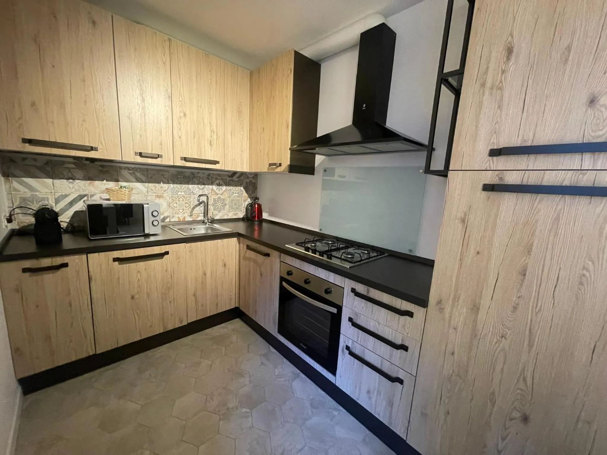 Kitchen or kitchenette in SnowLake Suite & Apartment