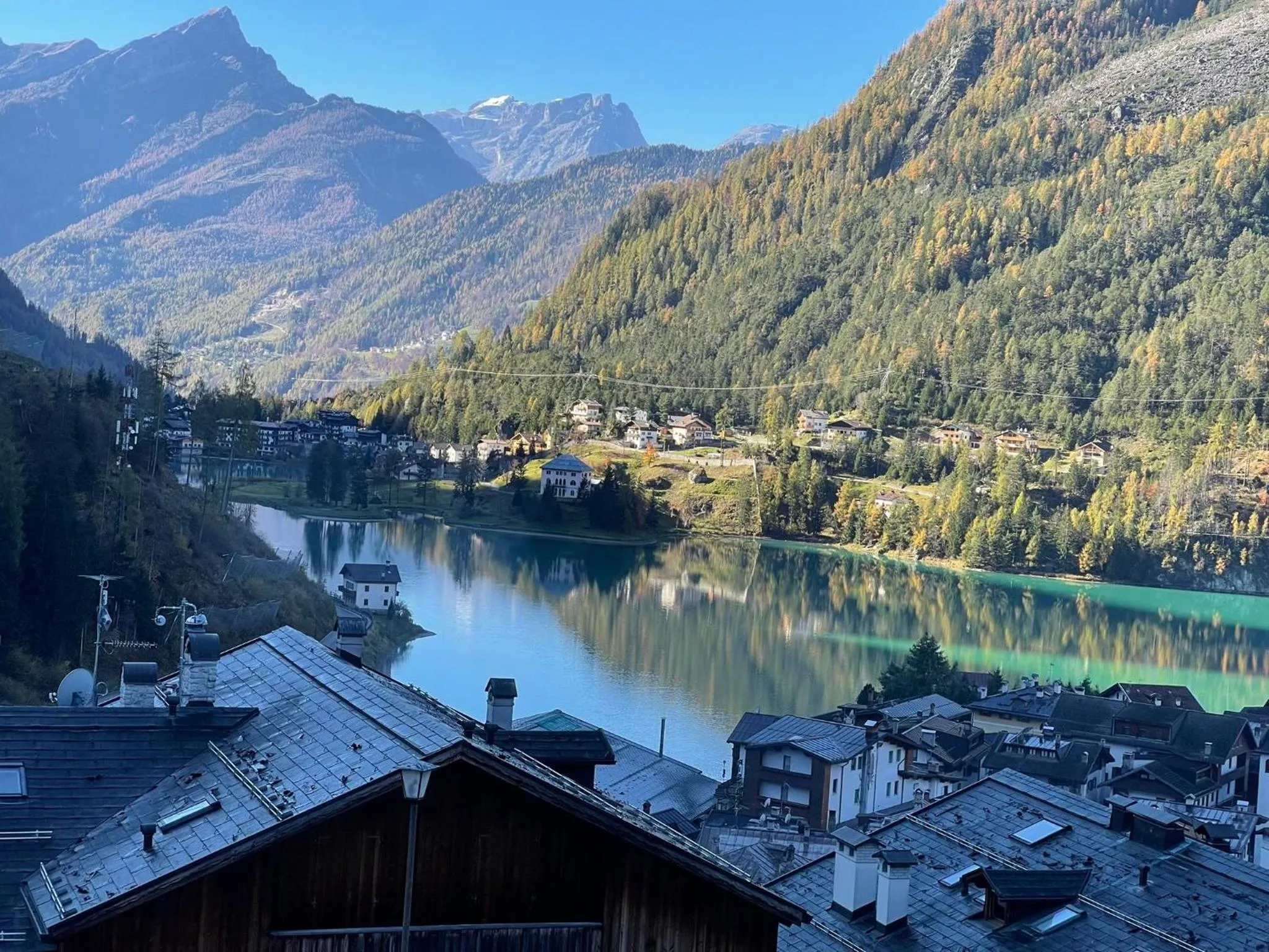 Lake view in SnowLake Suite & Apartment