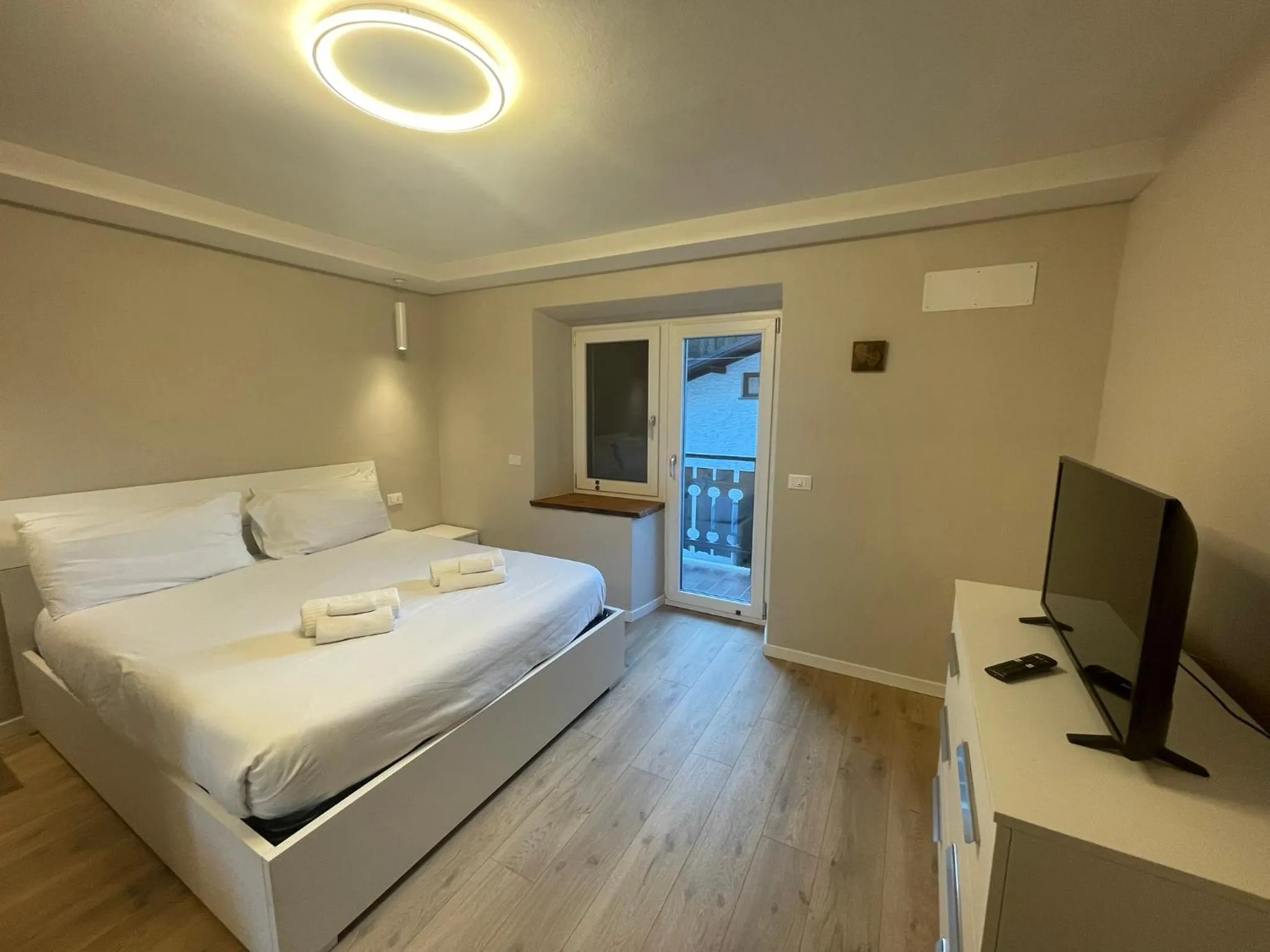 Bed in SnowLake Suite & Apartment