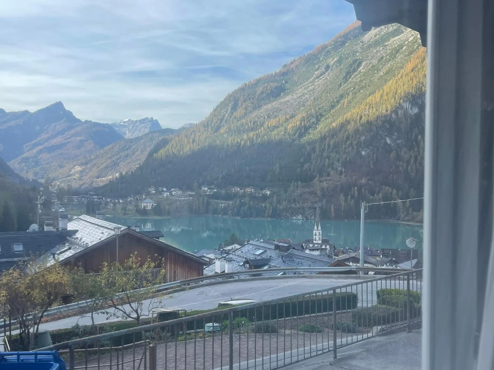 Lake view in SnowLake Suite & Apartment