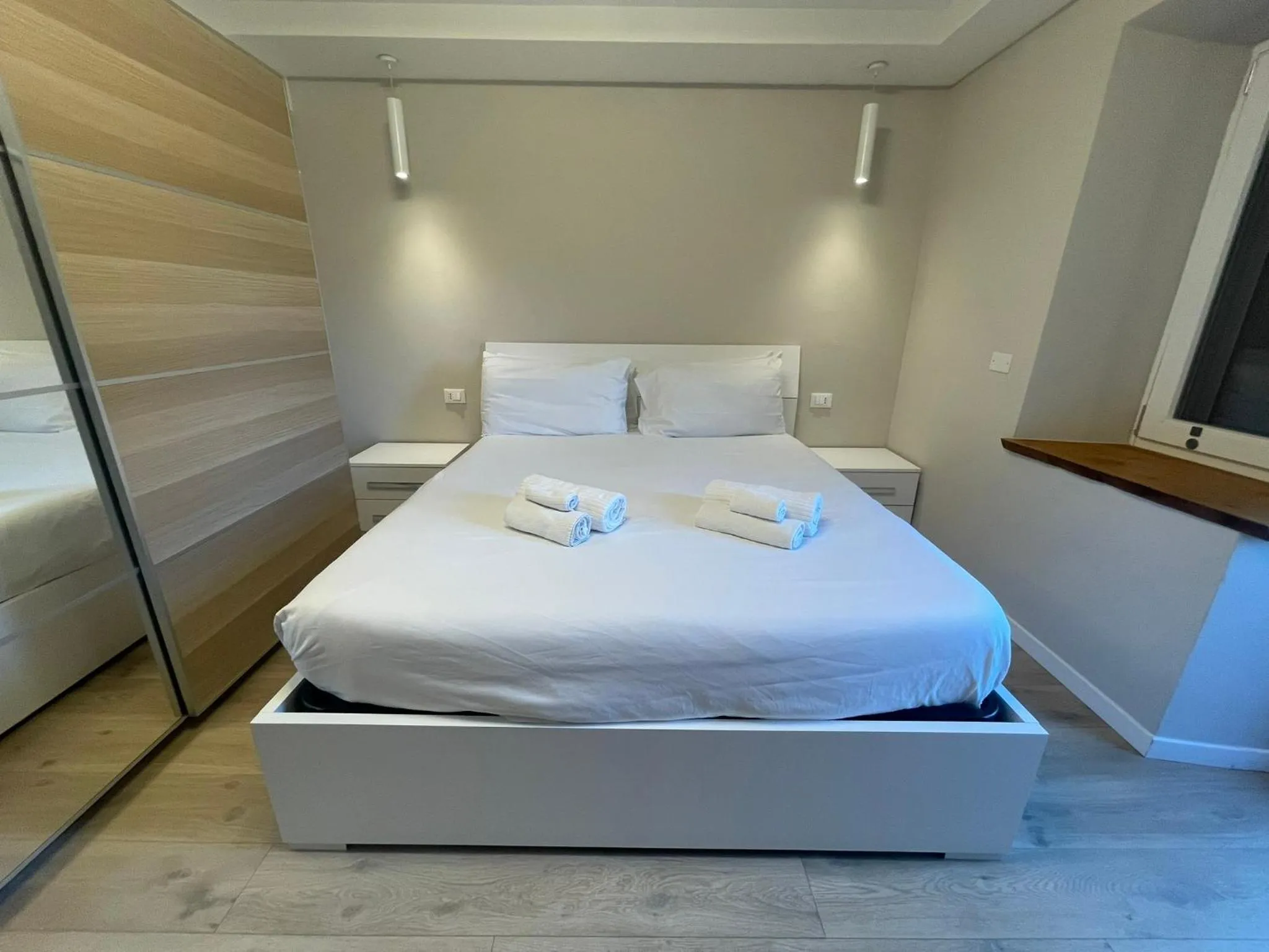 Bedroom, Bed in SnowLake Suite & Apartment