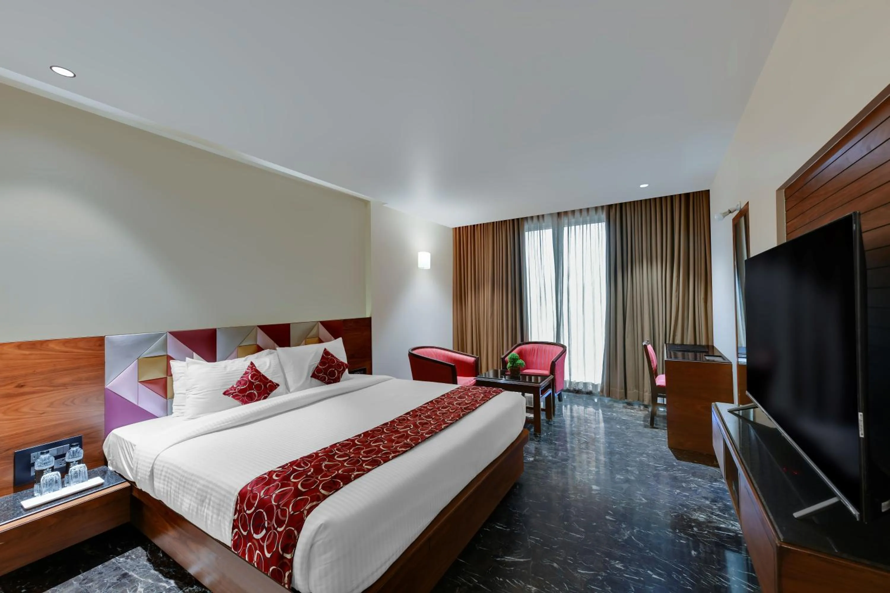 Bedroom, Bed in Quality Inn Regency, Nashik
