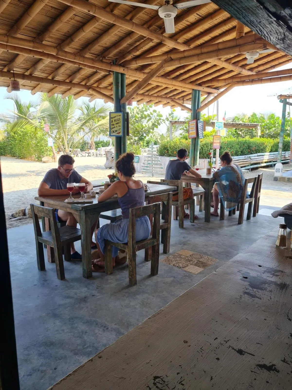 Restaurant/places to eat in Eco-Hotel Chevere Beach