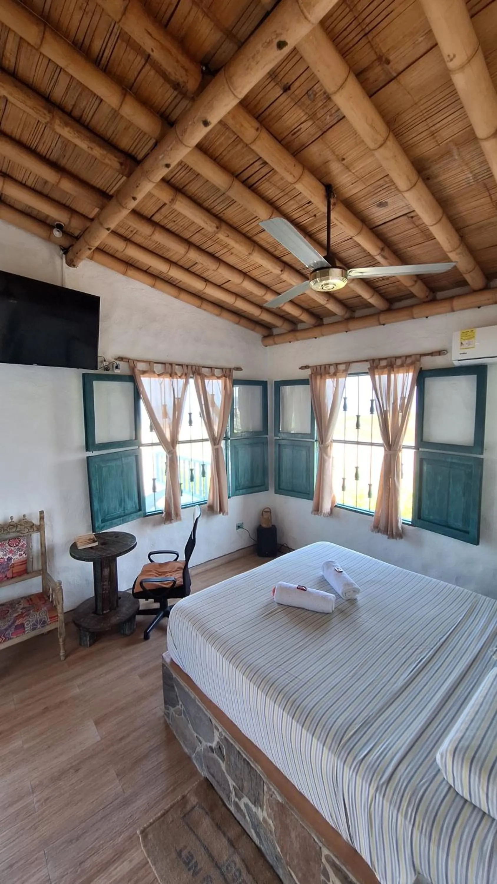 TV and multimedia, Bed in Eco-Hotel Chevere Beach