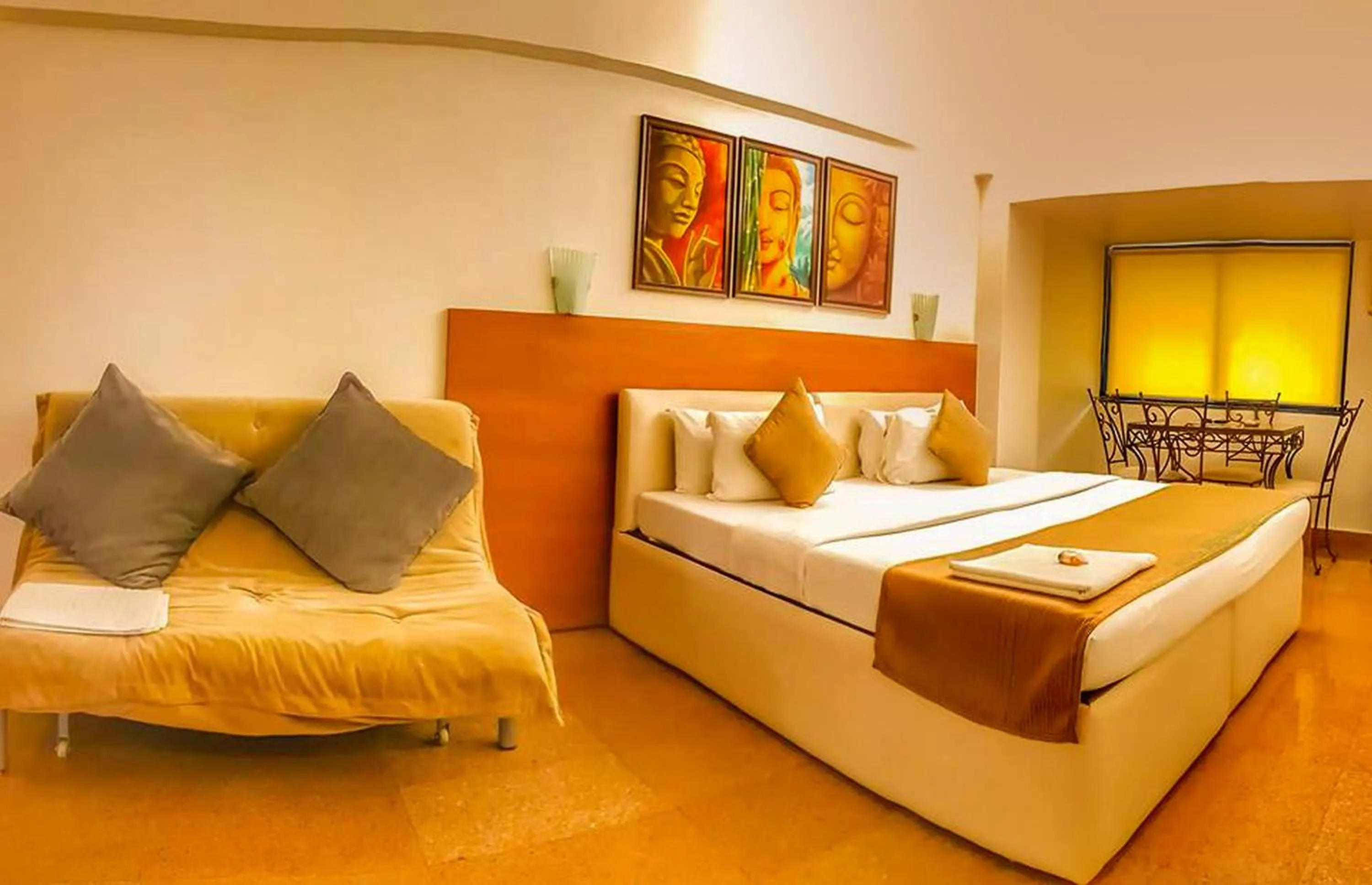 Living room, Bed in Hotel Samraj