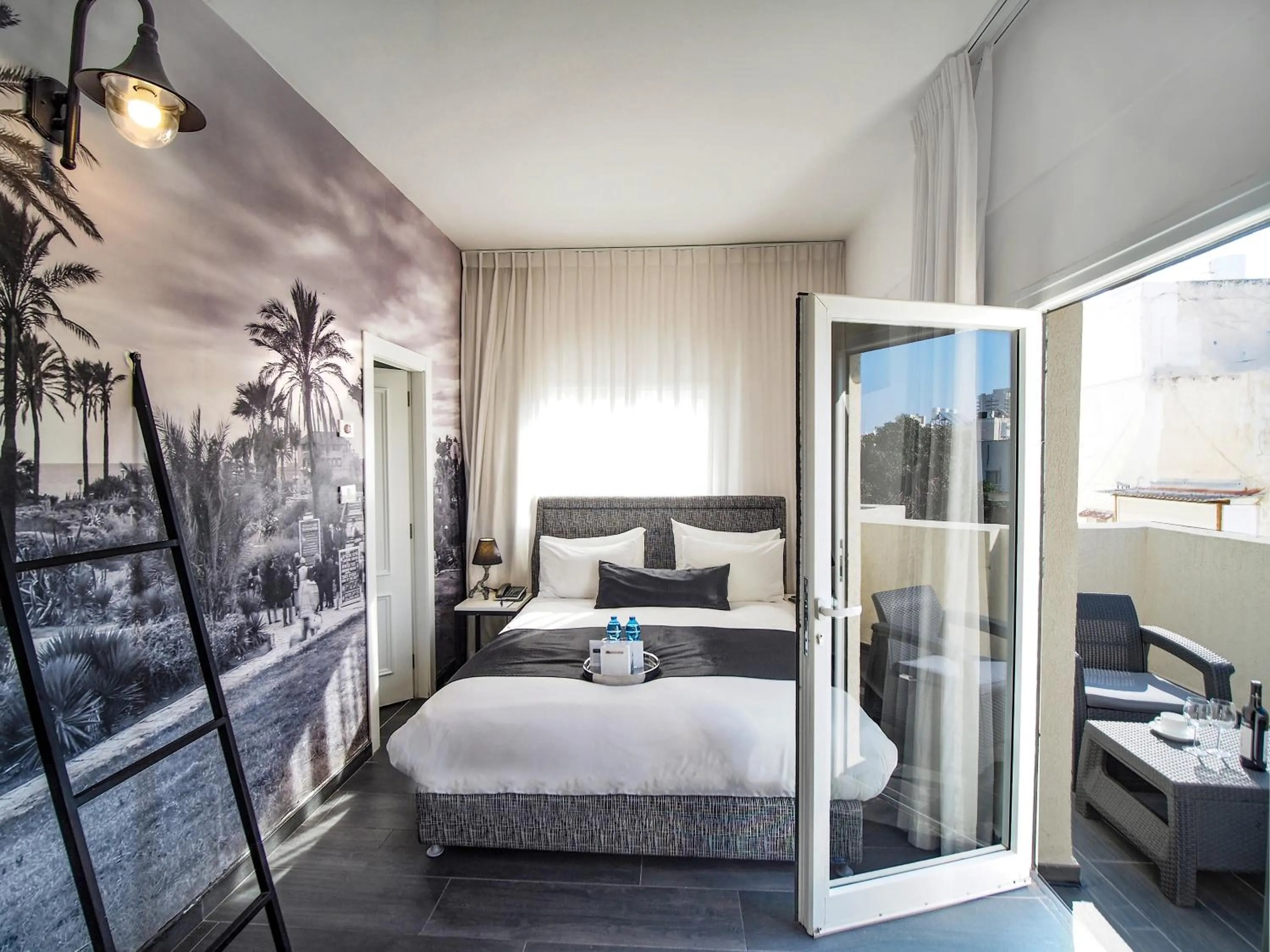Photo of the whole room, Bed in Dizengoff Avenue Boutique Hotel