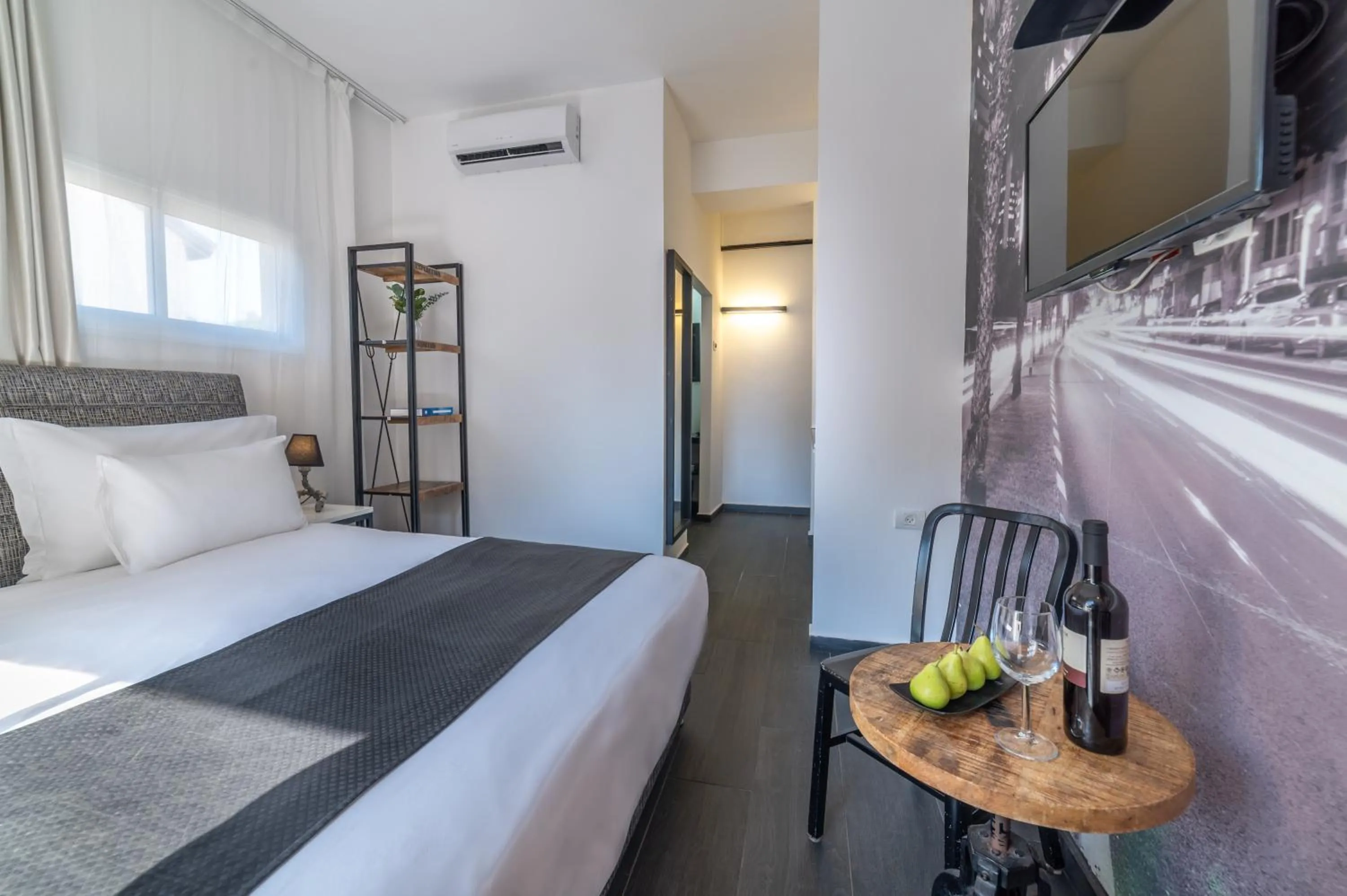 Photo of the whole room, Bed in Dizengoff Avenue Boutique Hotel